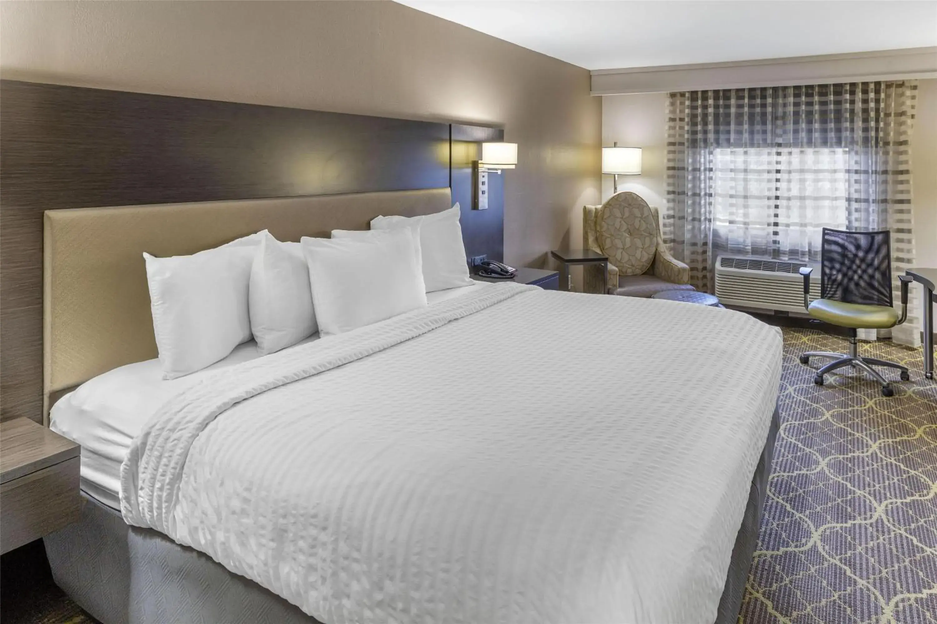 Bedroom, Bed in Best Western Plus Clemson Hotel & Conference Center Bedroom, Bed in Best Western Plus Clemson Hotel & Conference Center