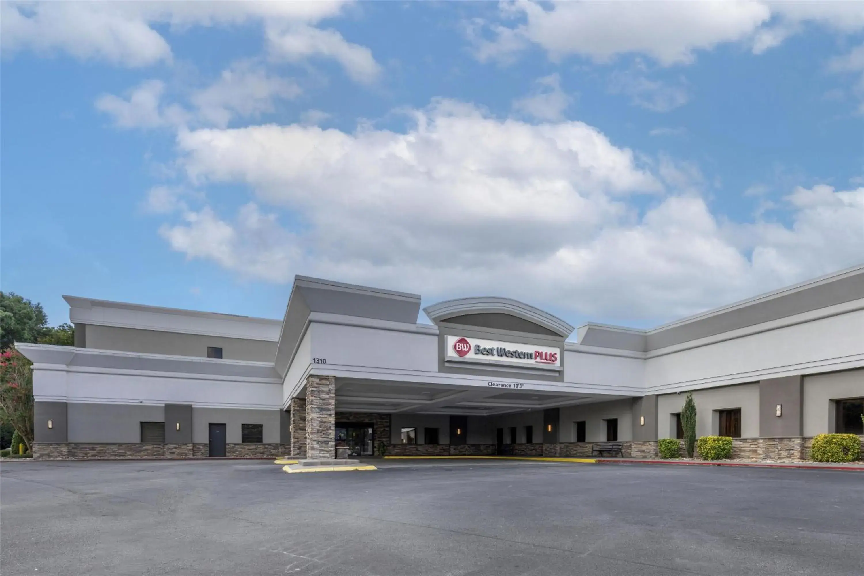 Property building in Best Western Plus Clemson Hotel & Conference Center Property building in Best Western Plus Clemson Hotel & Conference Center