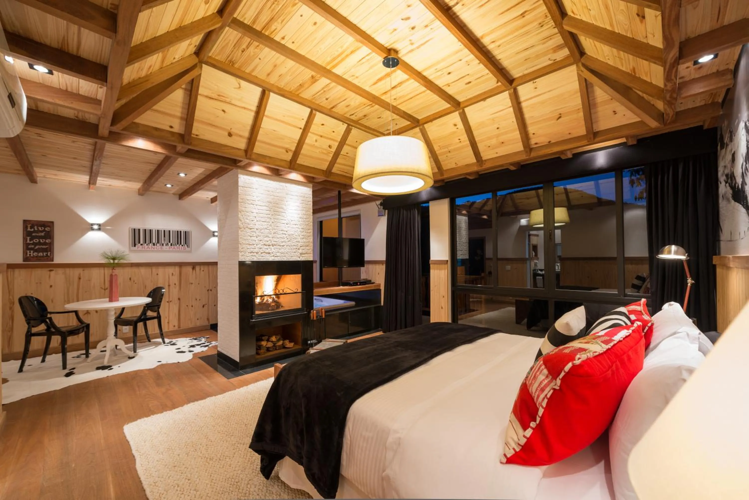 Bed in Quinta da Paz Resort