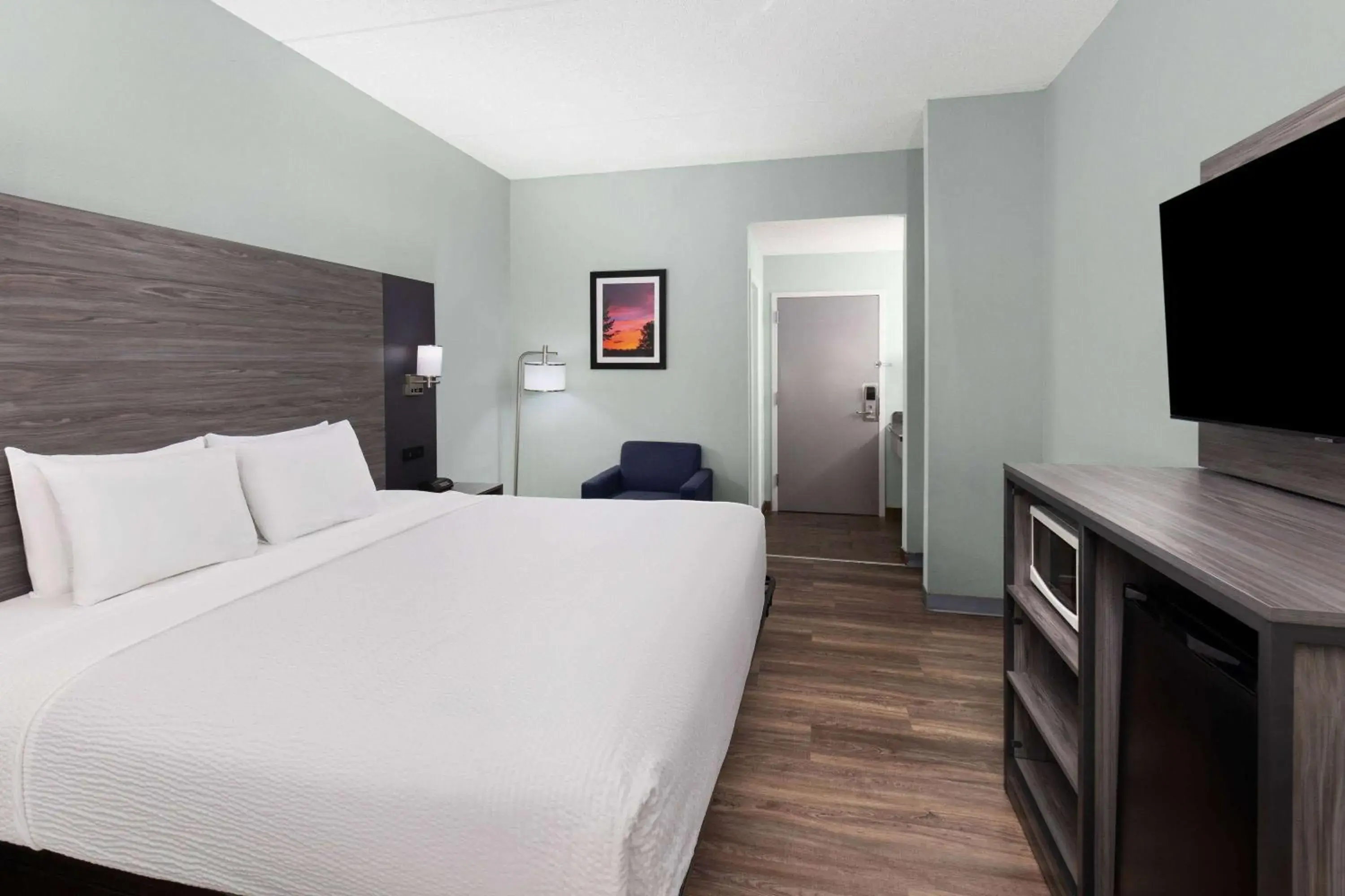 Photo of the whole room in Baymont by Wyndham Creedmoor Photo of the whole room in Baymont by Wyndham Creedmoor