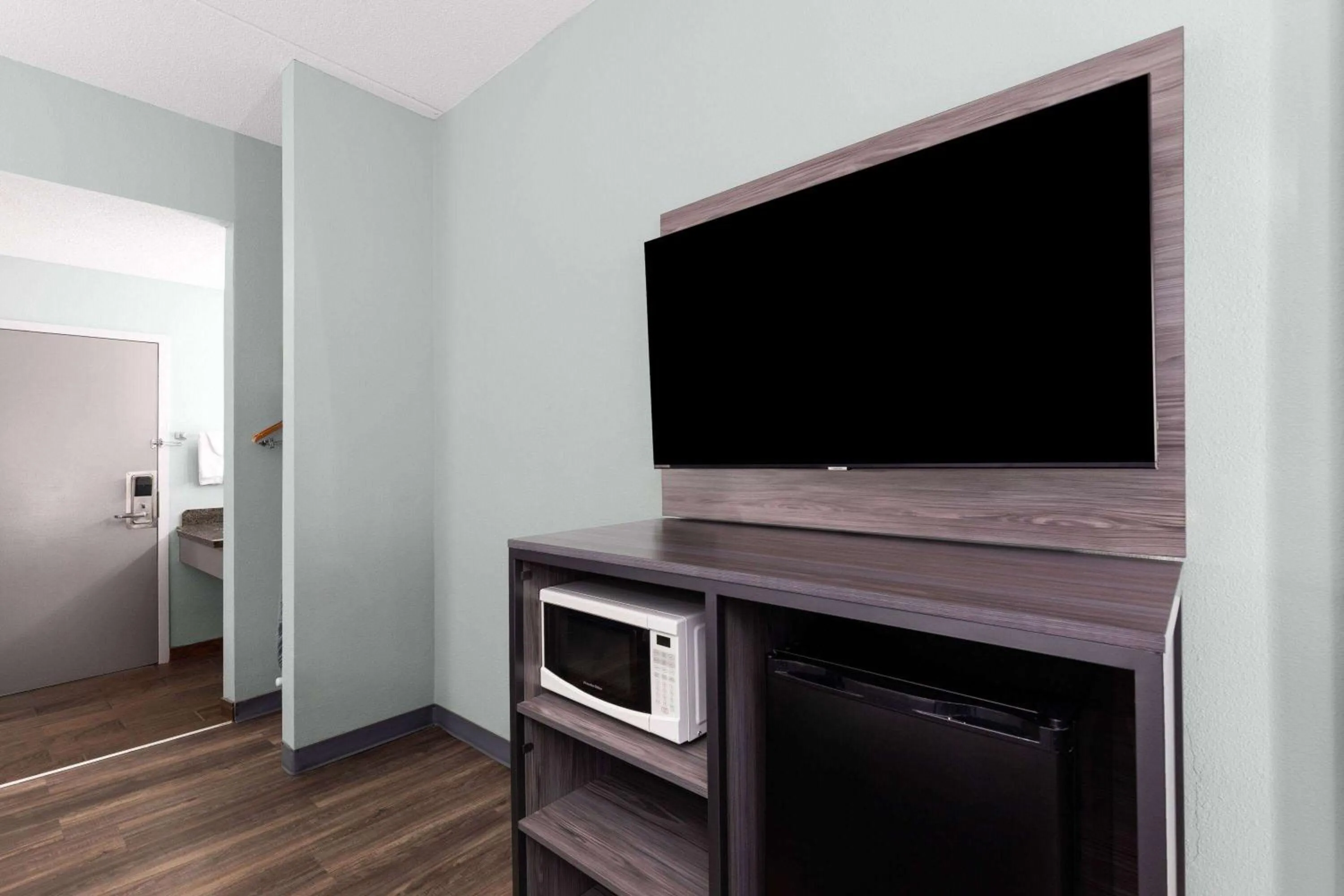 Photo of the whole room in Baymont by Wyndham Creedmoor