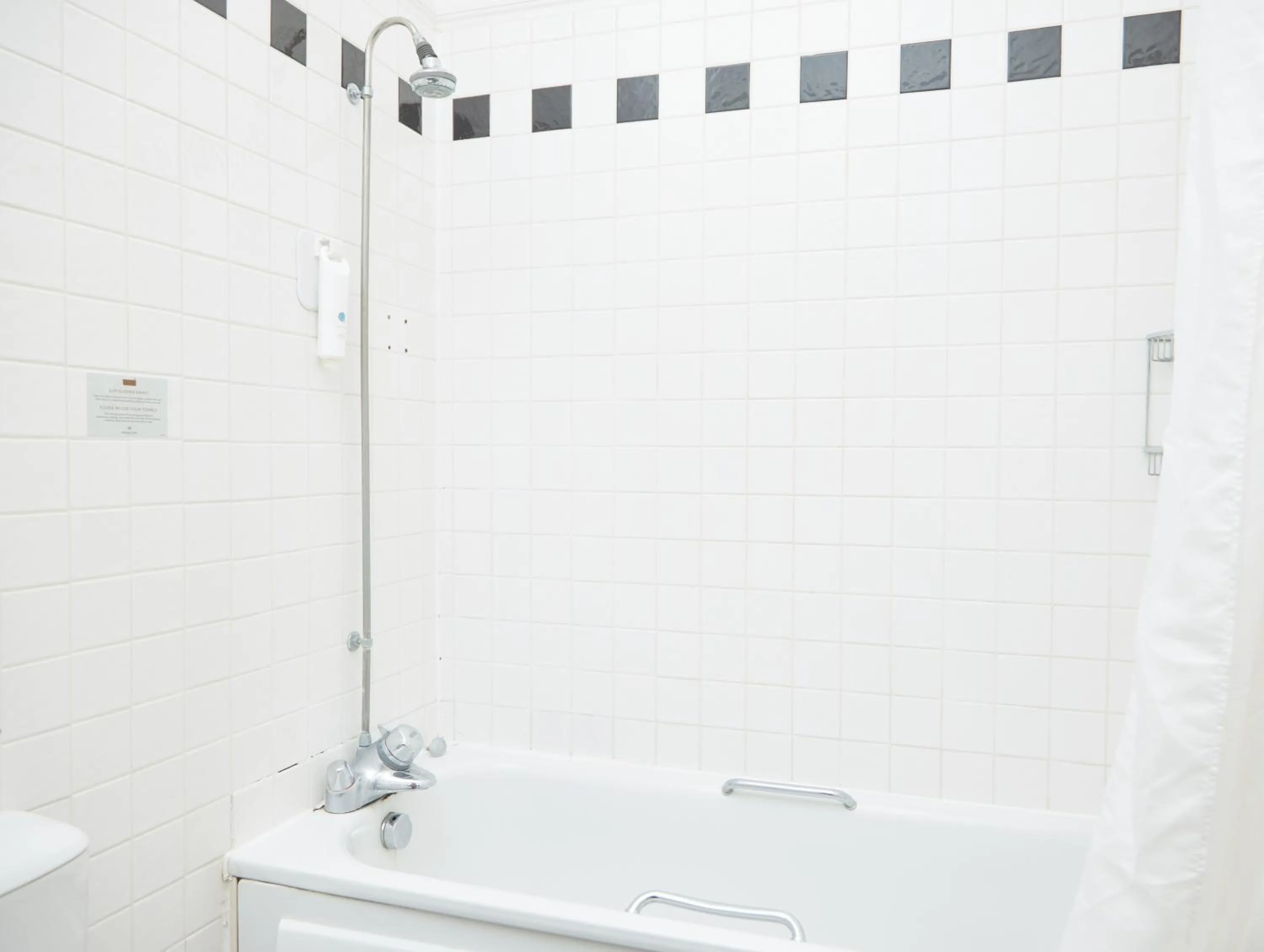 Bathroom in Kings Arms Hotel by Greene King Inns