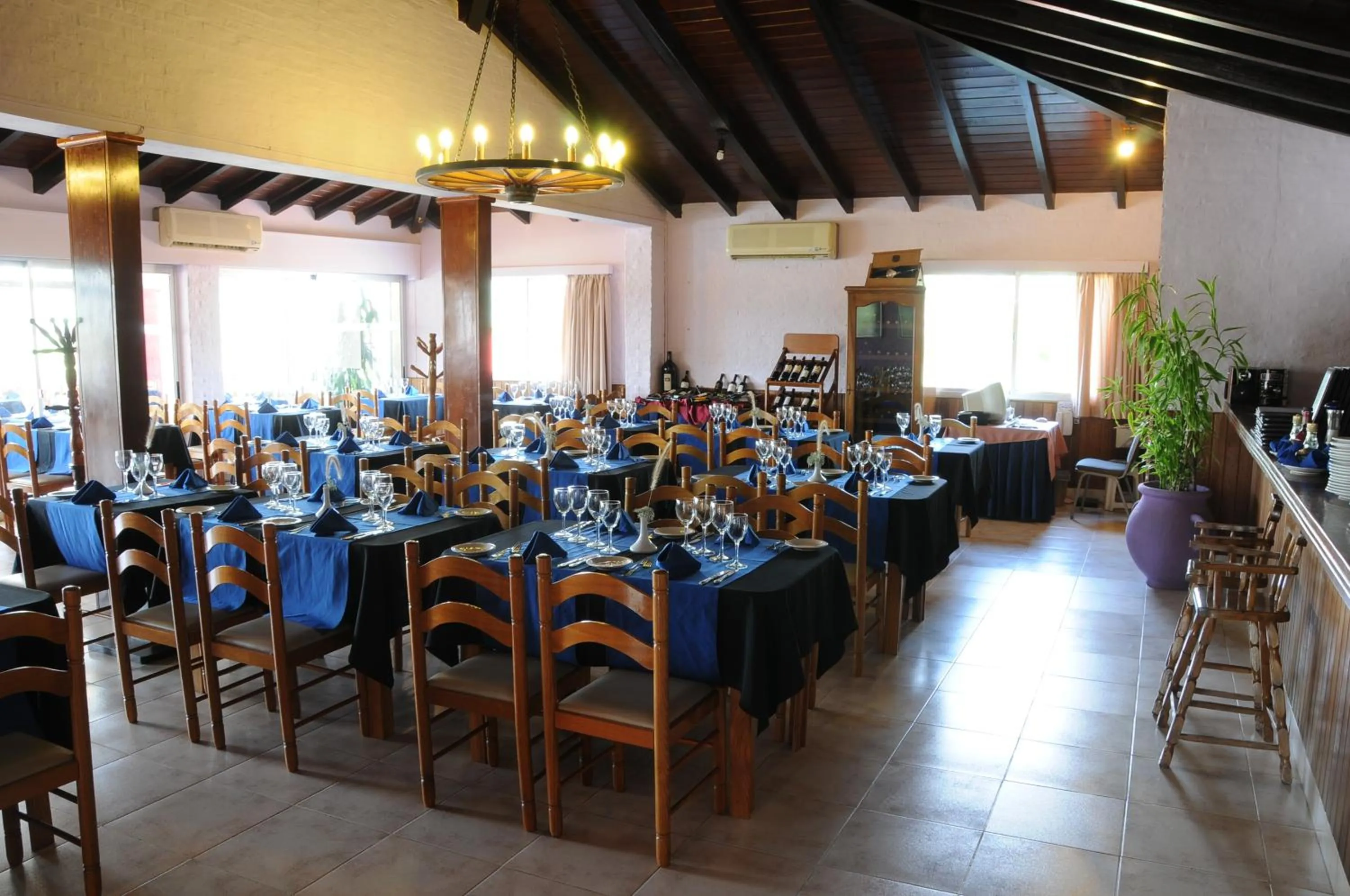 Restaurant/places to eat in Arapey Oasis Termal Hotel
