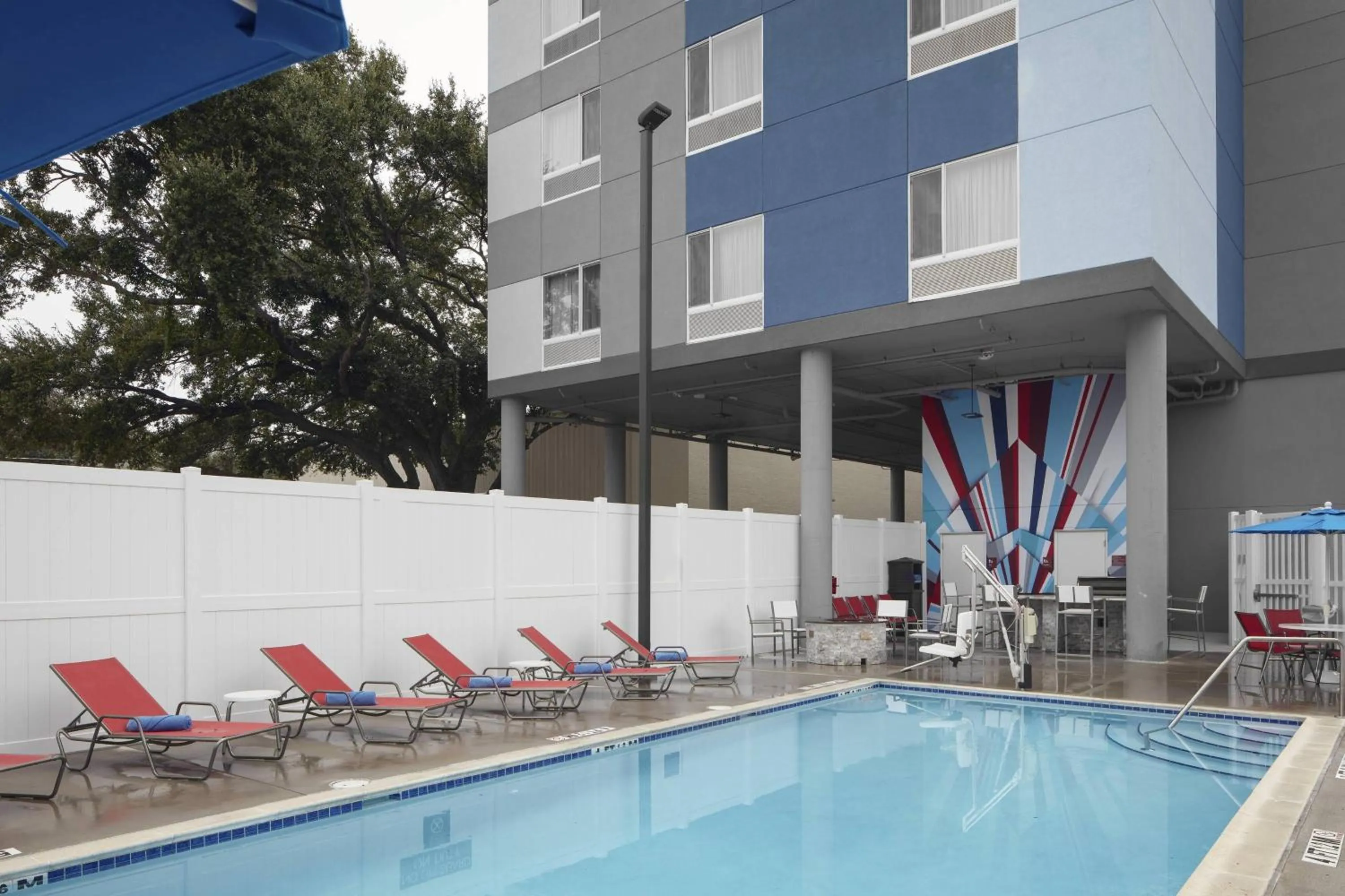 Swimming pool in TownePlace Suites by Marriott Tampa South