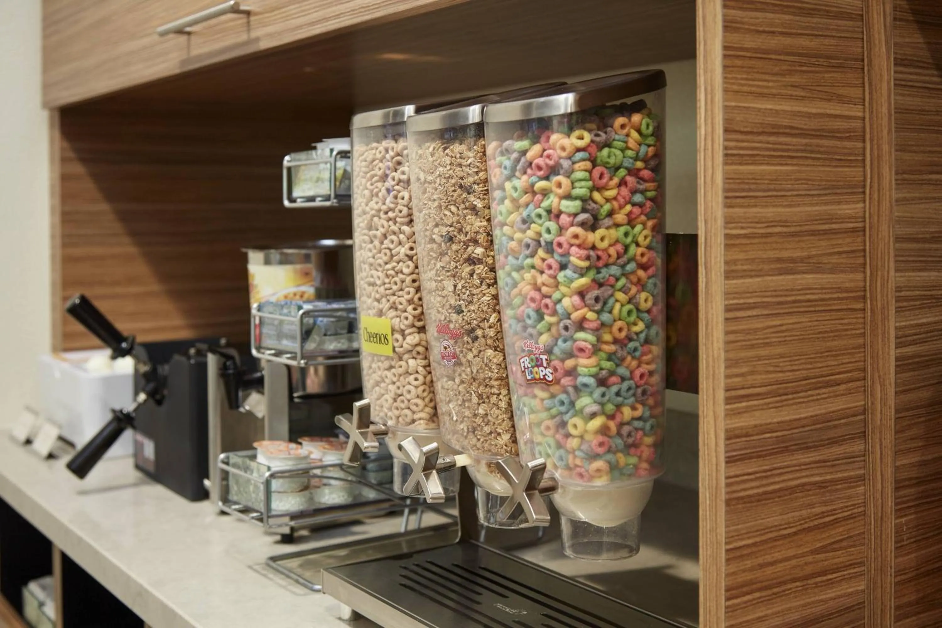 Breakfast in TownePlace Suites by Marriott Tampa South