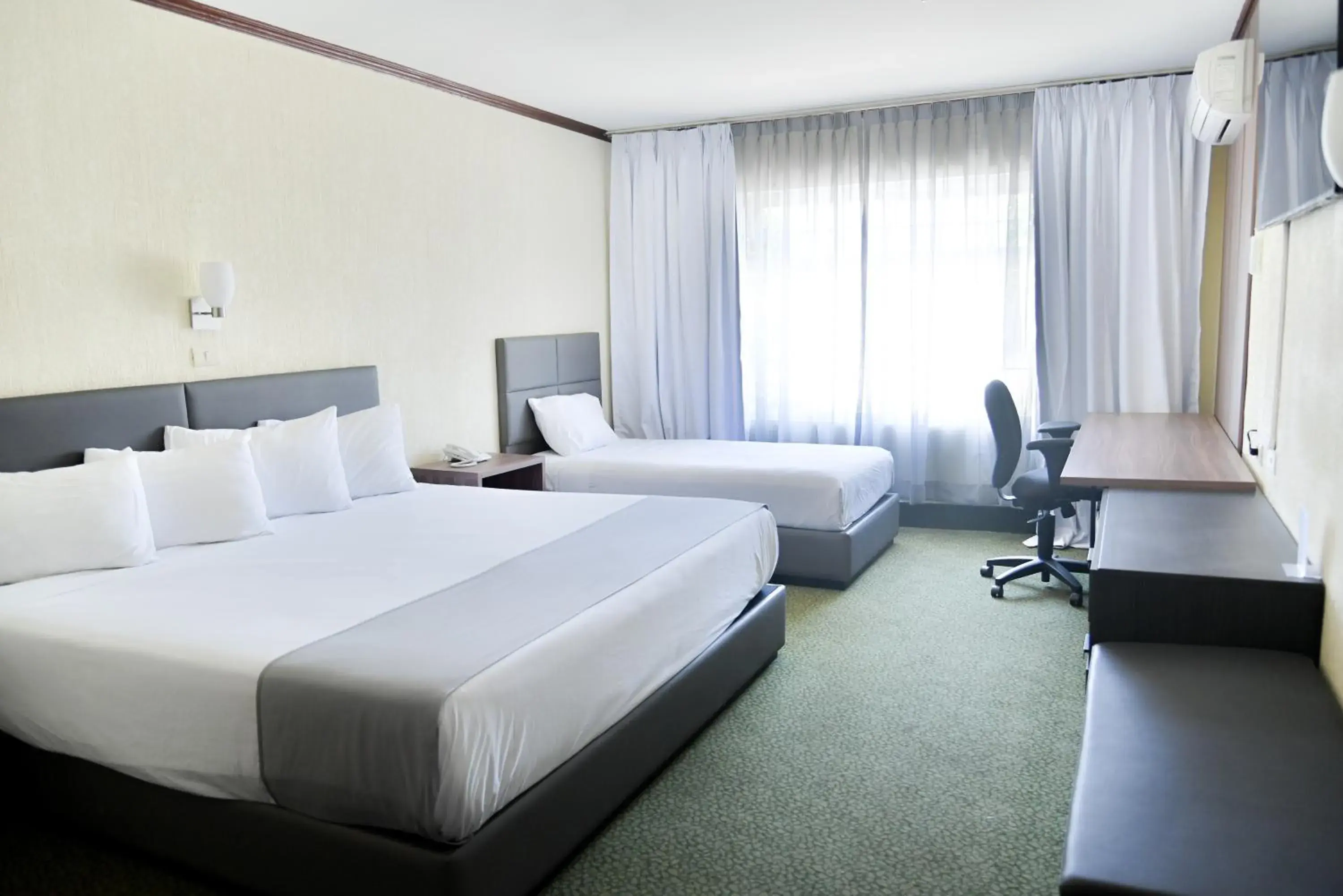 Twin Room - Disability Access in Hotel Sicomoro Twin Room - Disability Access in Hotel Sicomoro