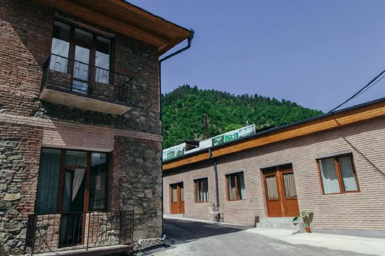 Facade/entrance in Hotel Old Borjomi