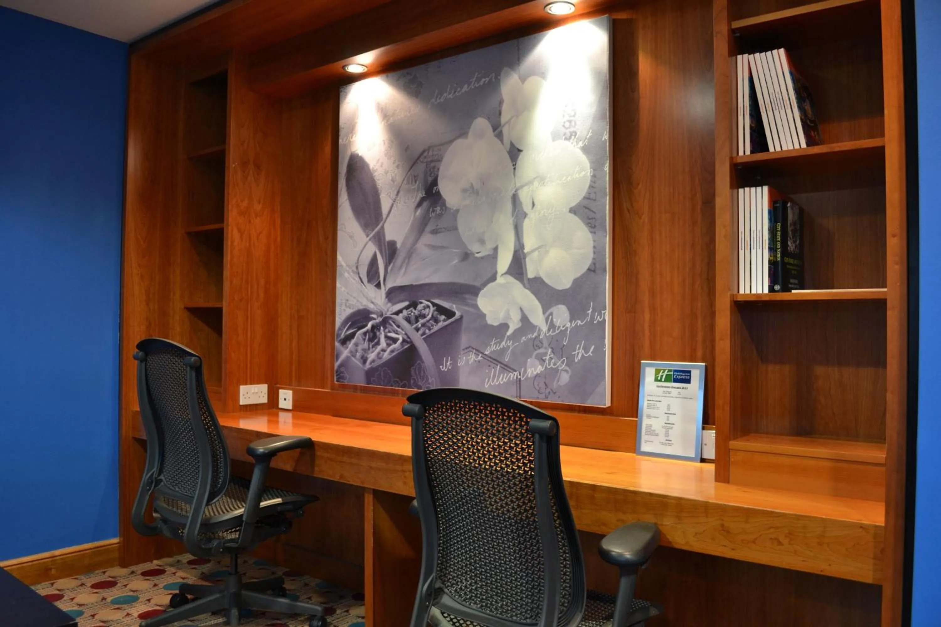 Lobby or reception in Holiday Inn Express Shrewsbury by IHG