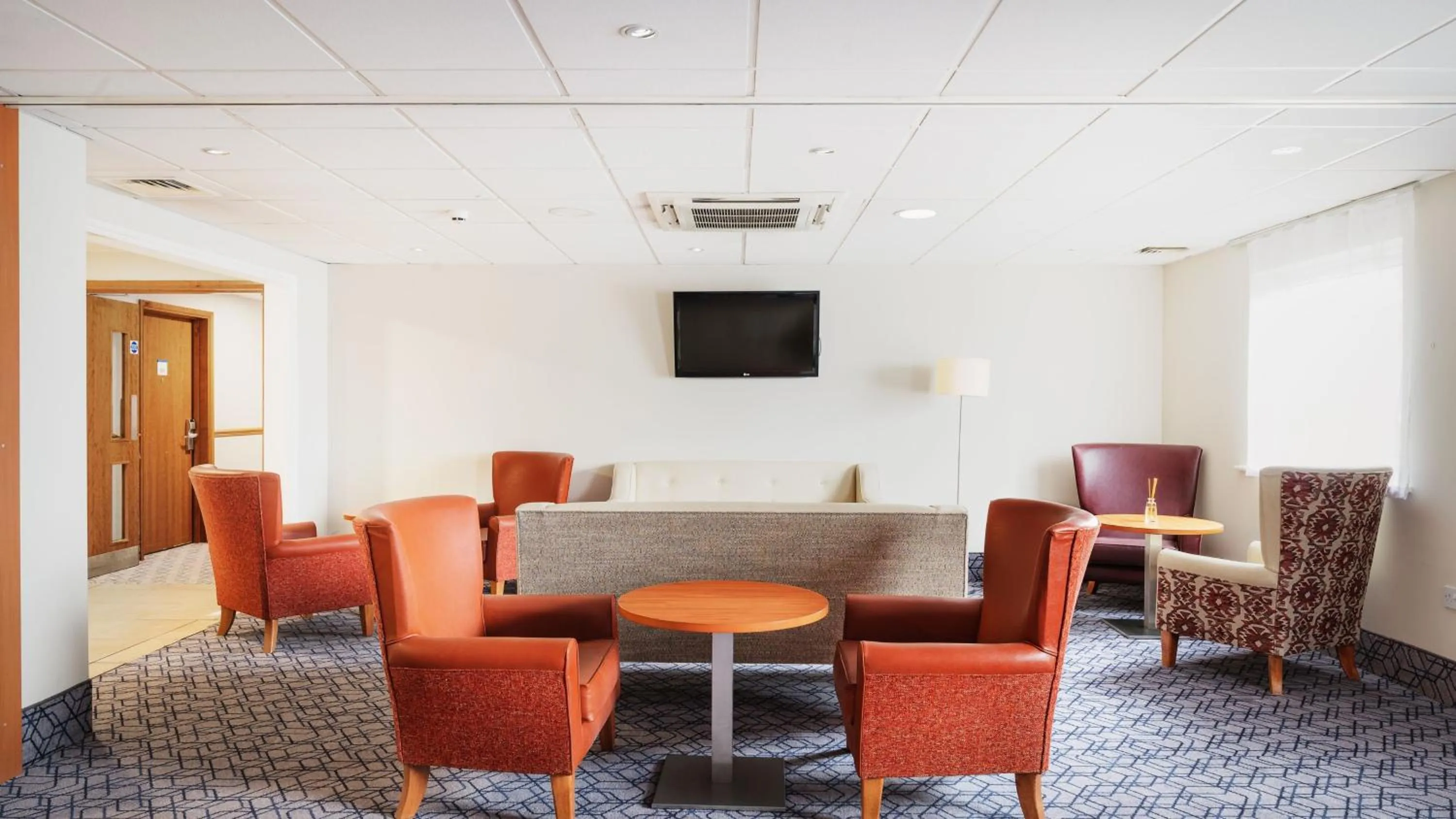 Lounge or bar in Holiday Inn Express Shrewsbury by IHG