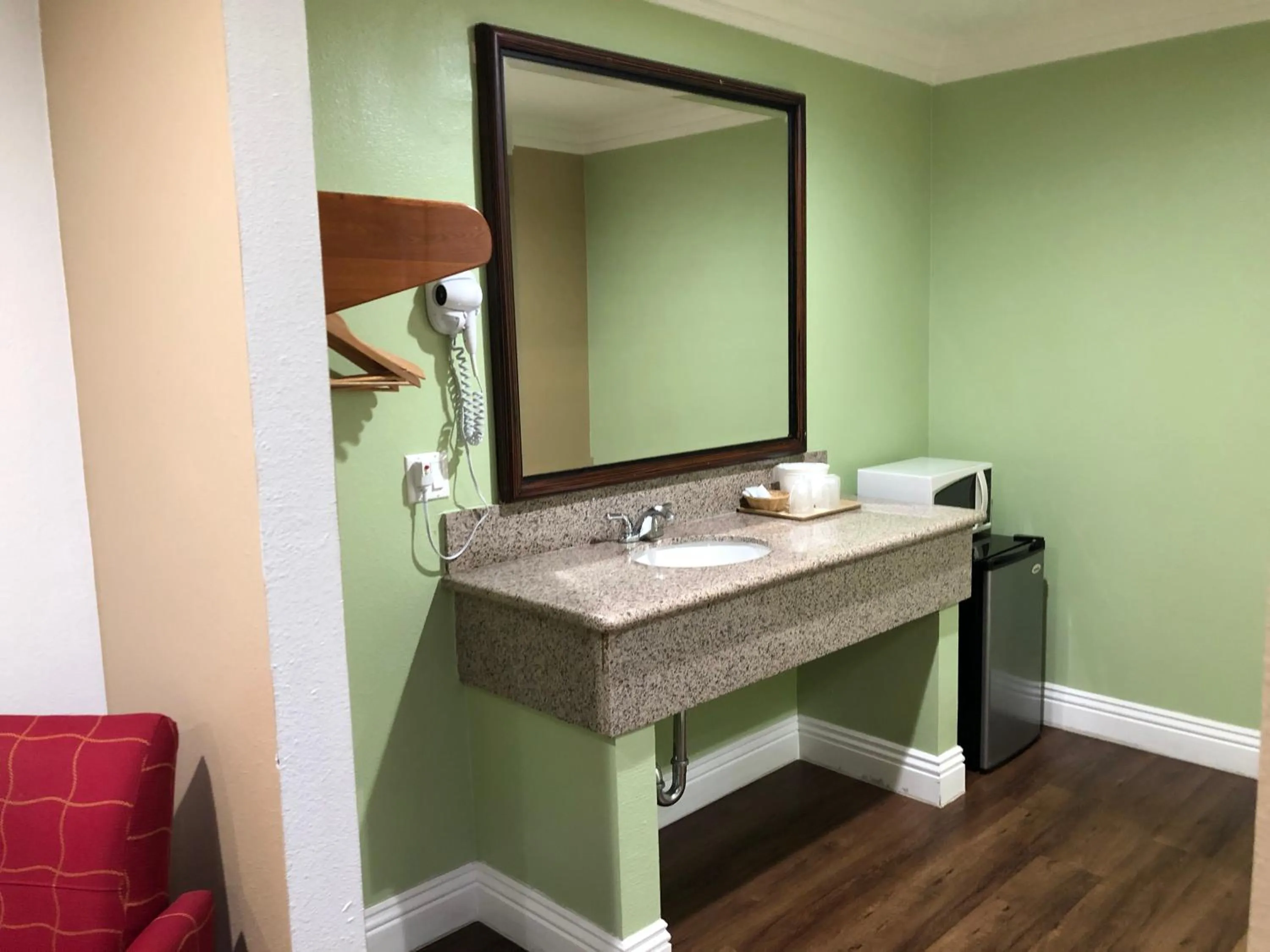 Bathroom in American Inn & Suites LAX Airport