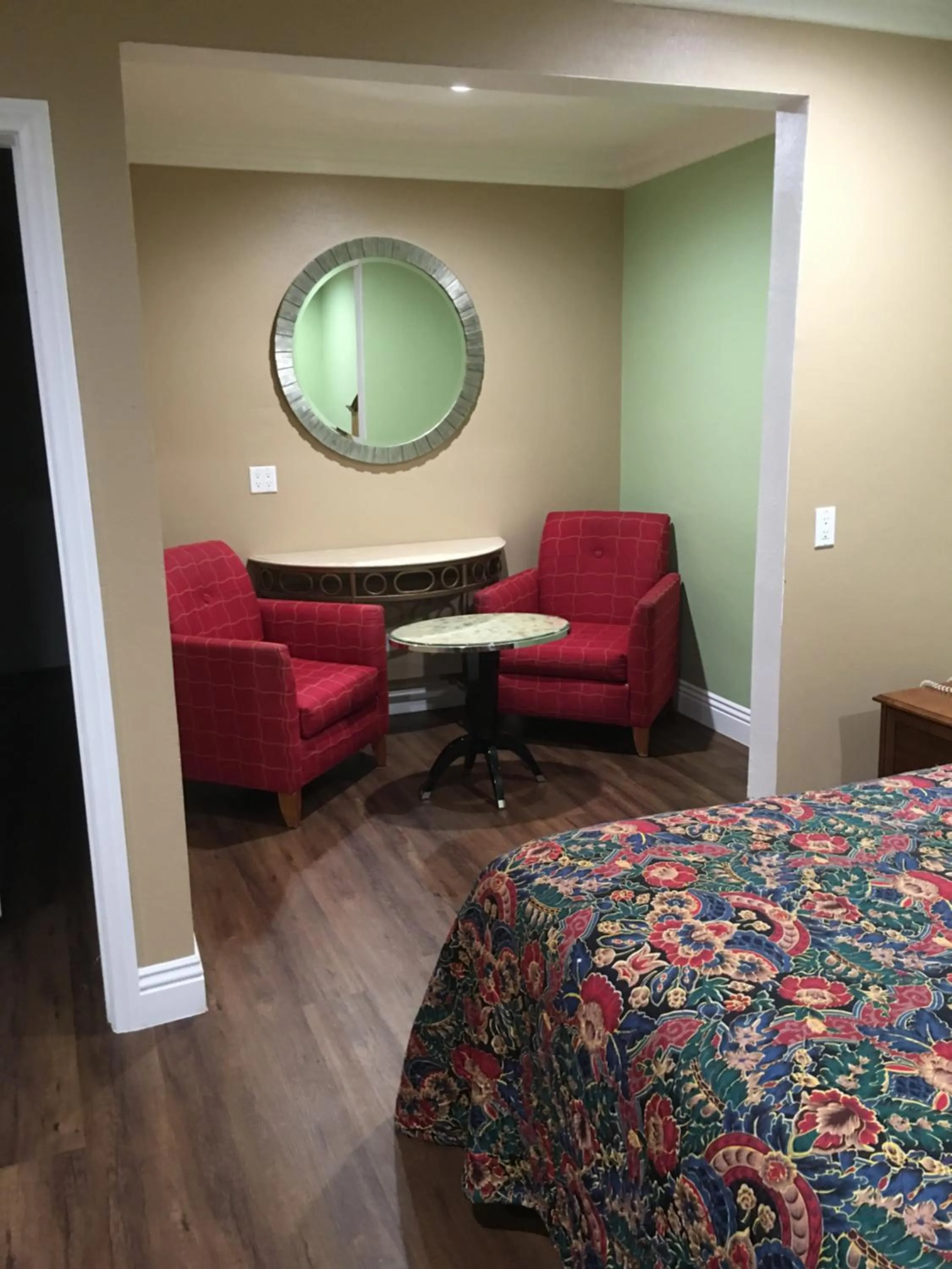 Seating area in American Inn & Suites LAX Airport