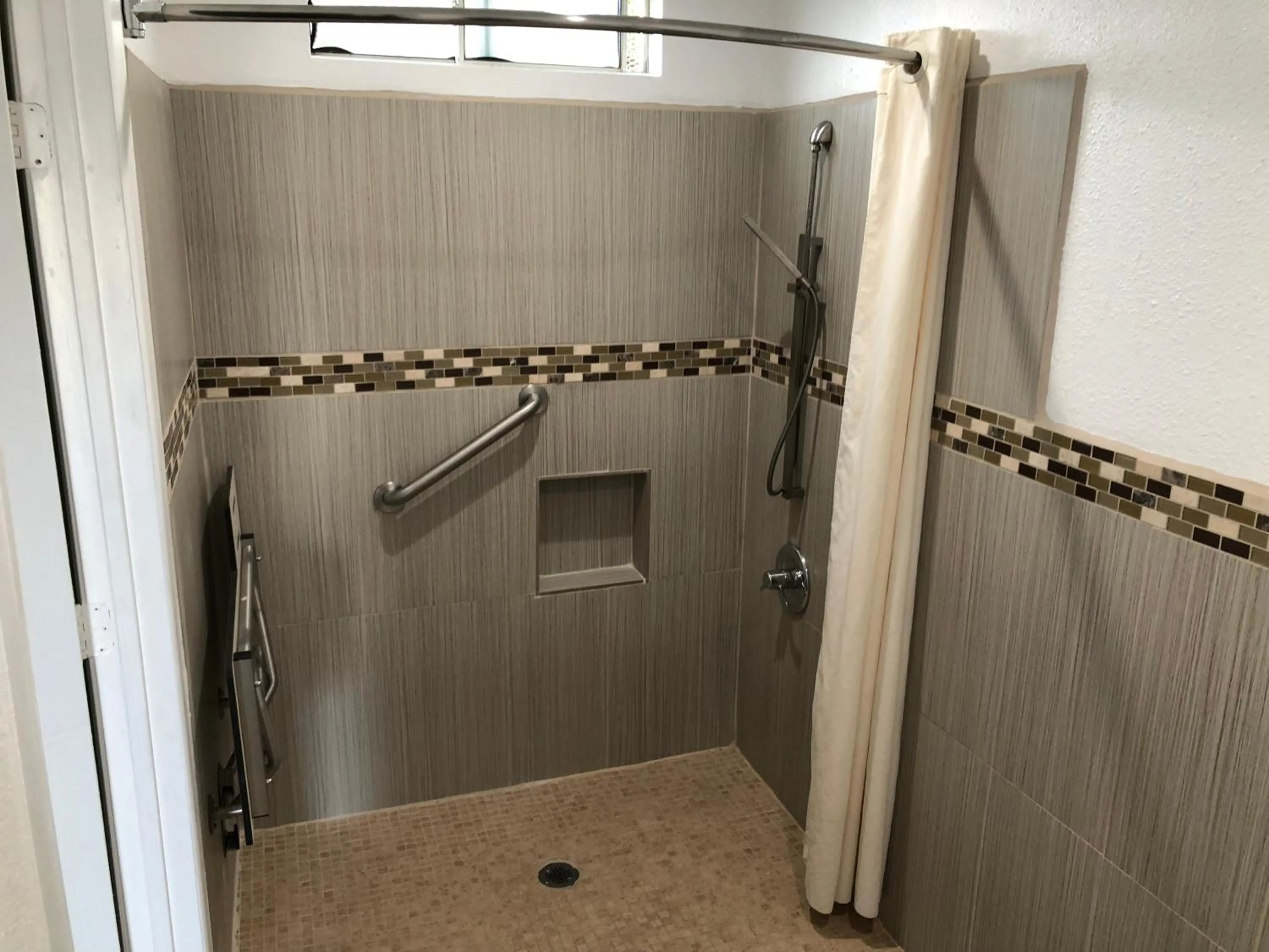 Shower in American Inn & Suites LAX Airport