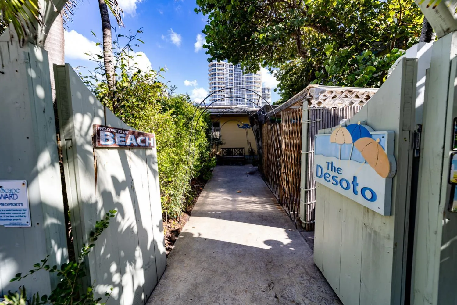 Facade/entrance in The Desoto - Oceanview Inn