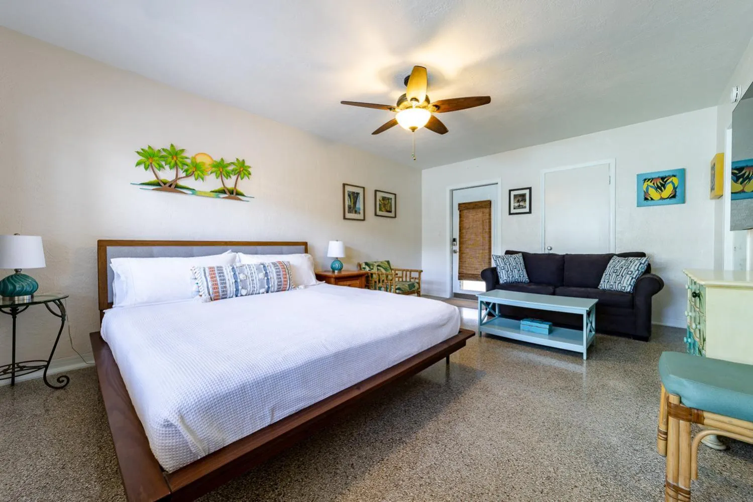 Bed in The Desoto - Oceanview Inn