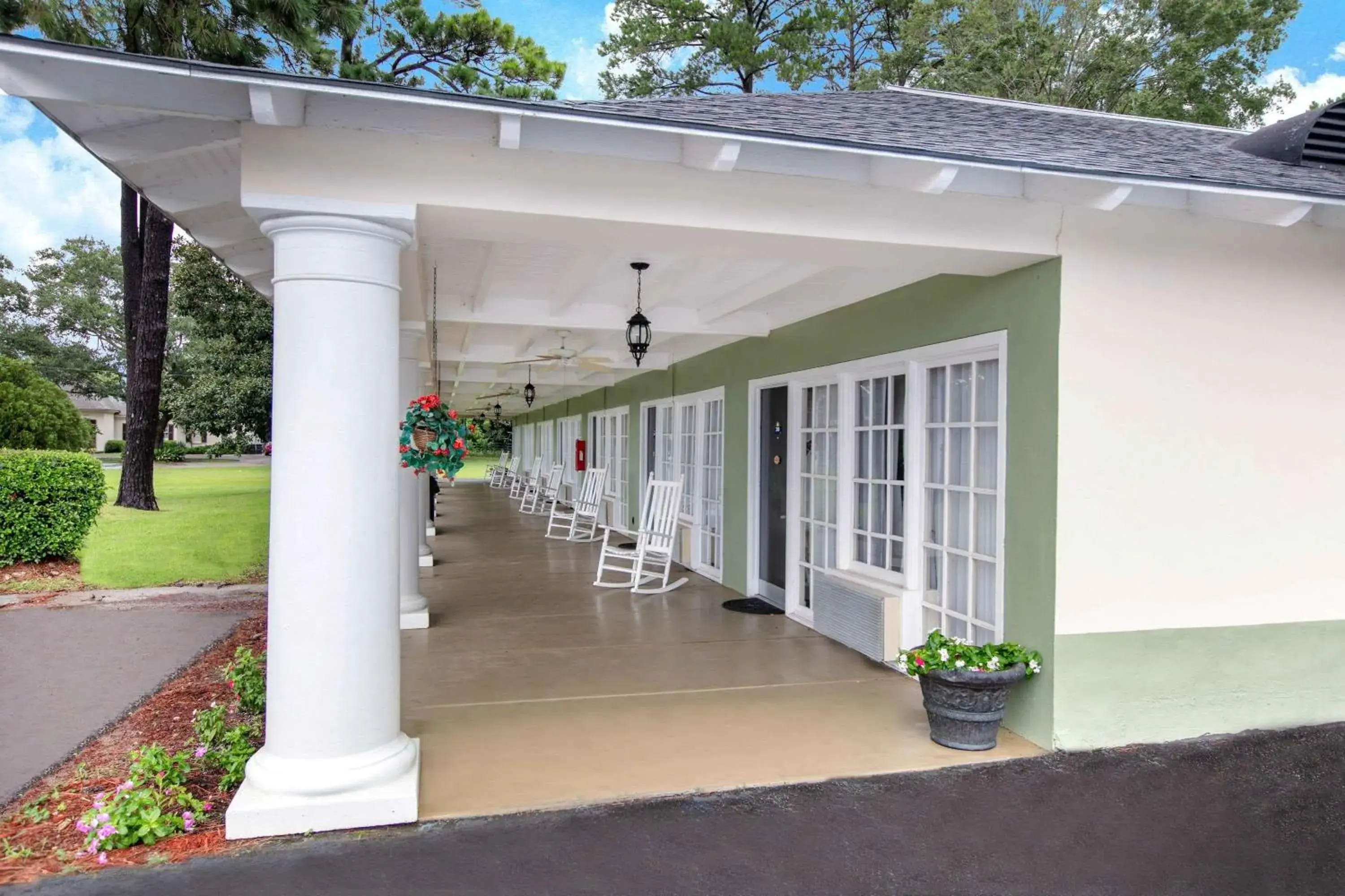 Property building in Days Inn by Wyndham Natchez Property building in Days Inn by Wyndham Natchez