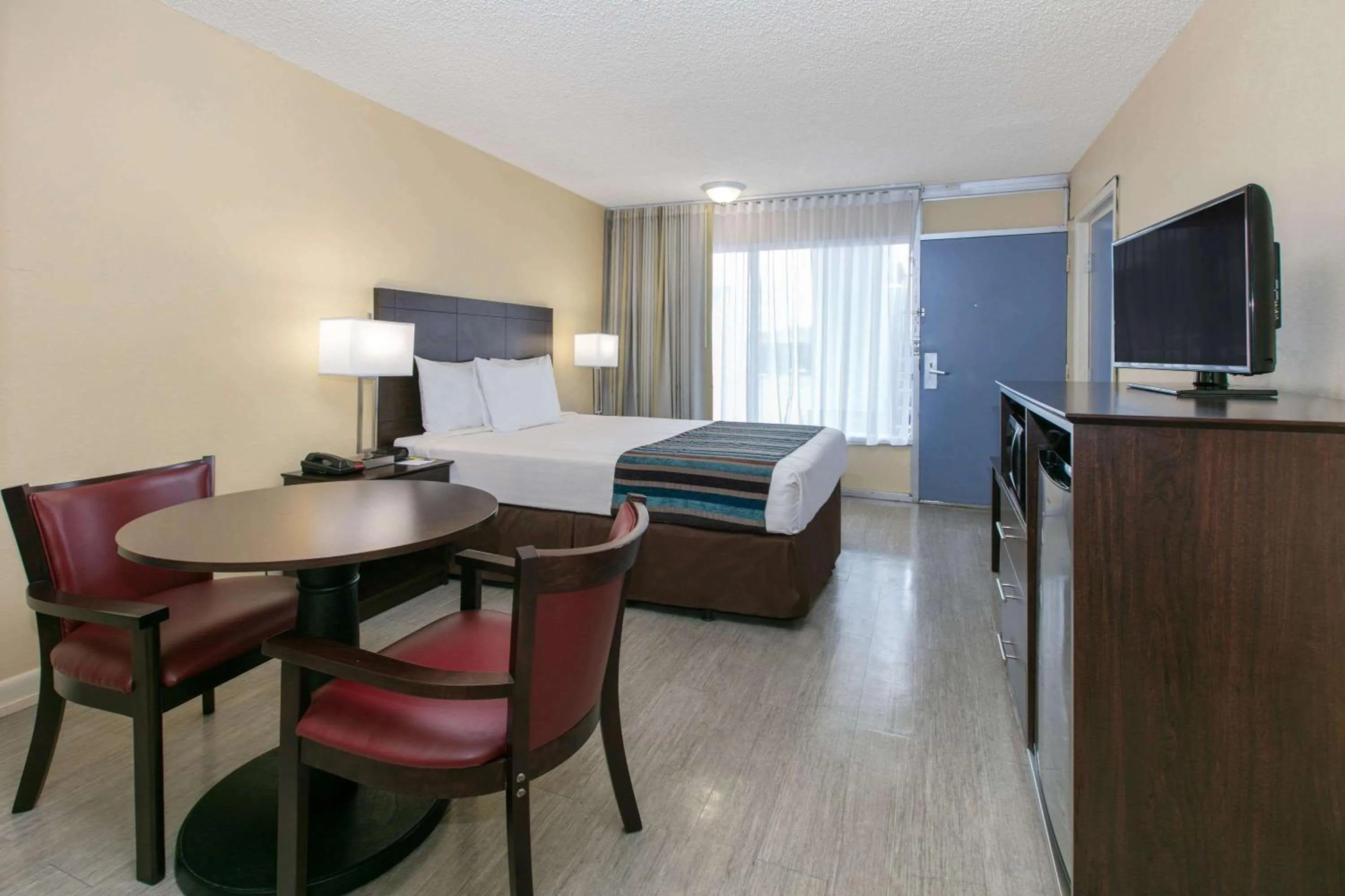 Photo of the whole room in Days Inn by Wyndham Natchez