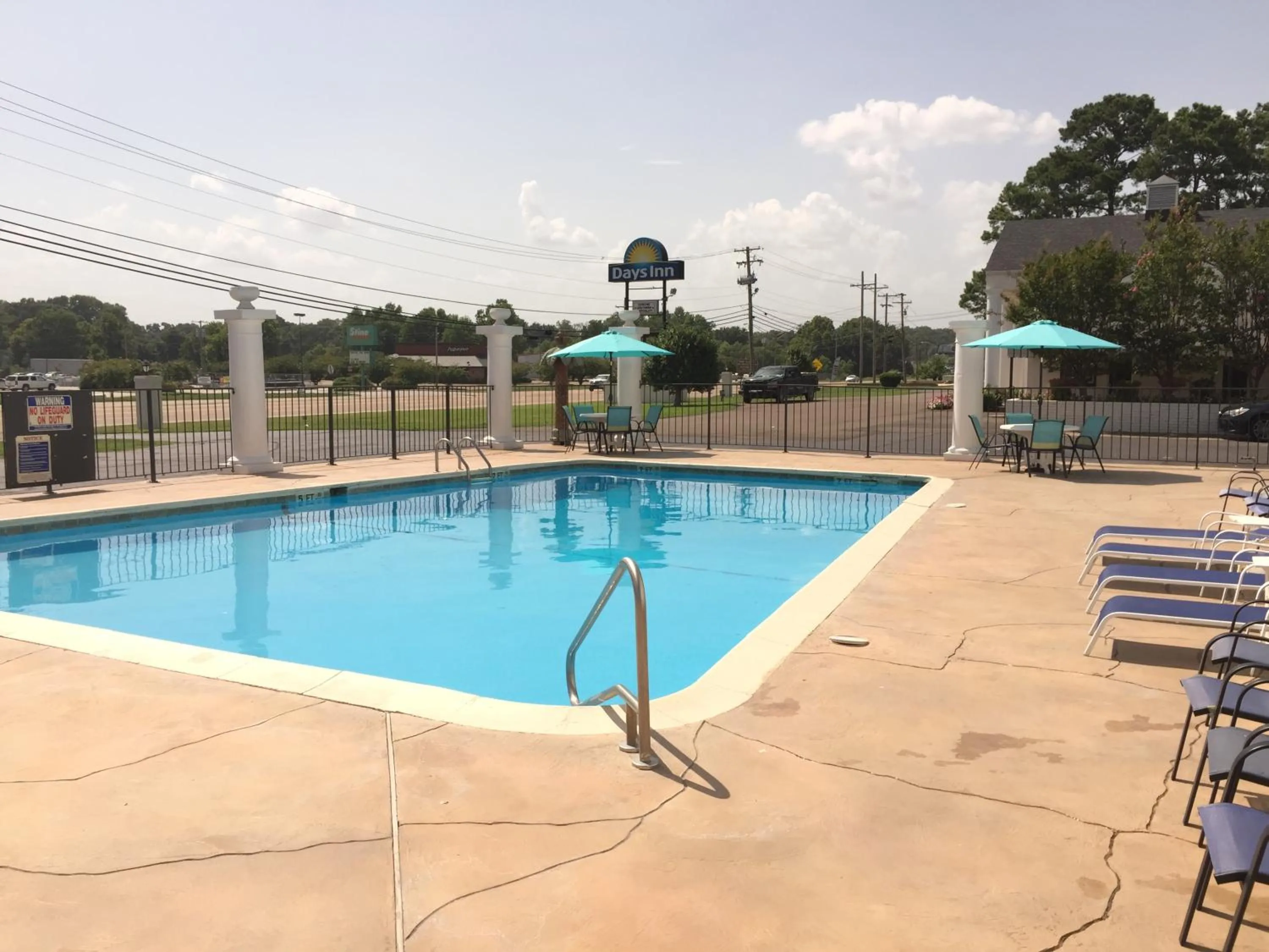 Swimming pool in Days Inn by Wyndham Natchez