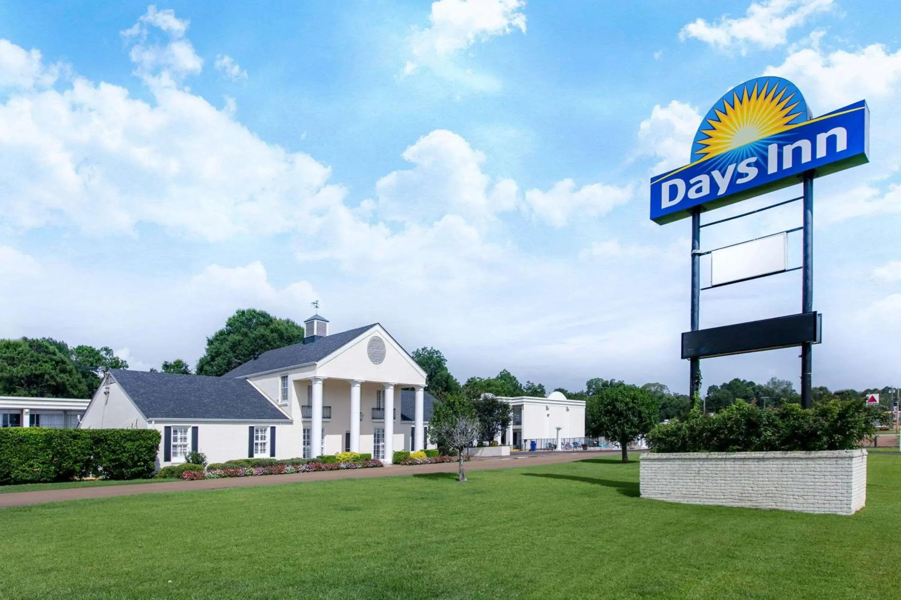 Property building in Days Inn by Wyndham Natchez Property building in Days Inn by Wyndham Natchez