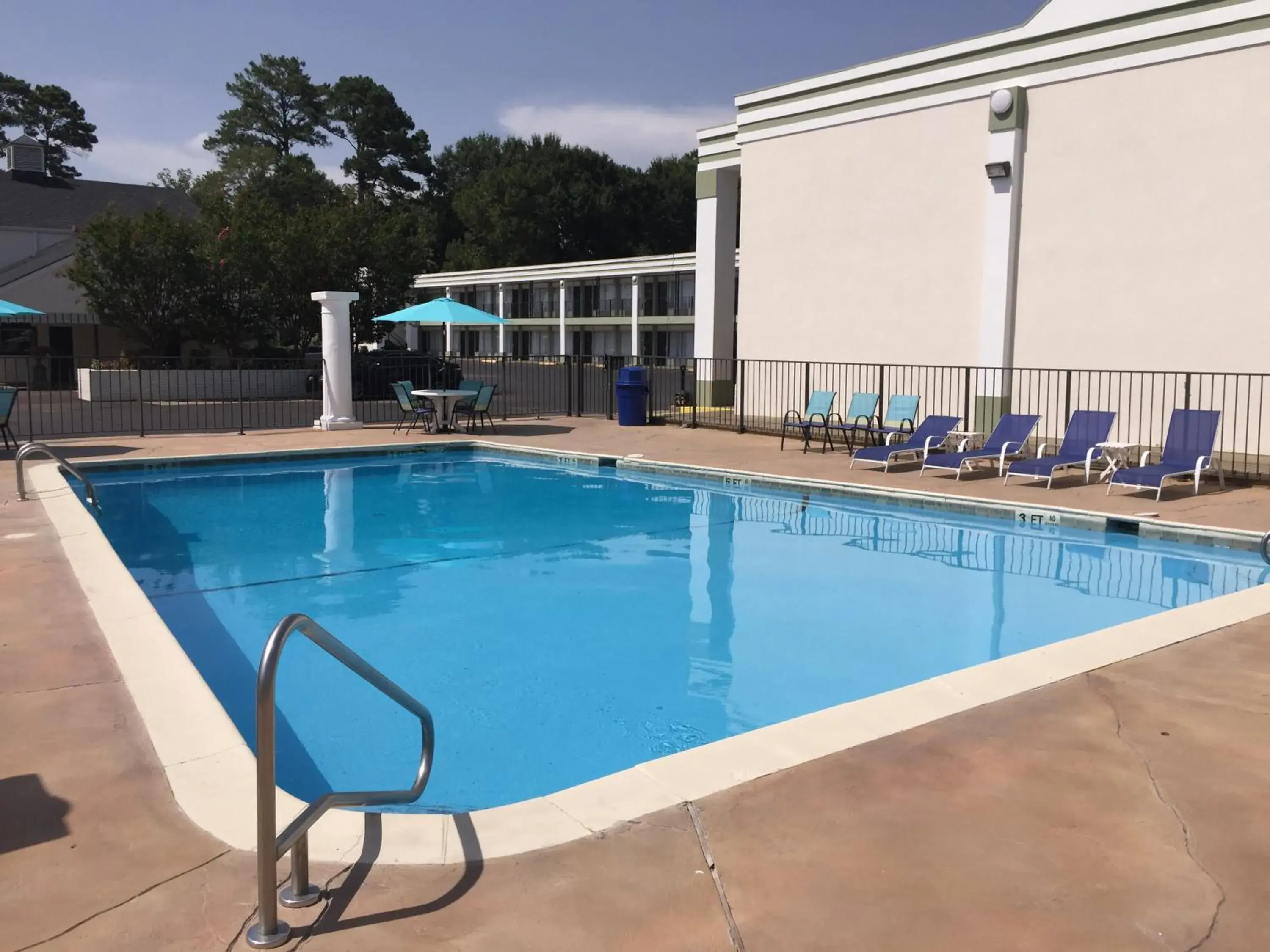 Swimming pool in Days Inn by Wyndham Natchez Swimming pool in Days Inn by Wyndham Natchez