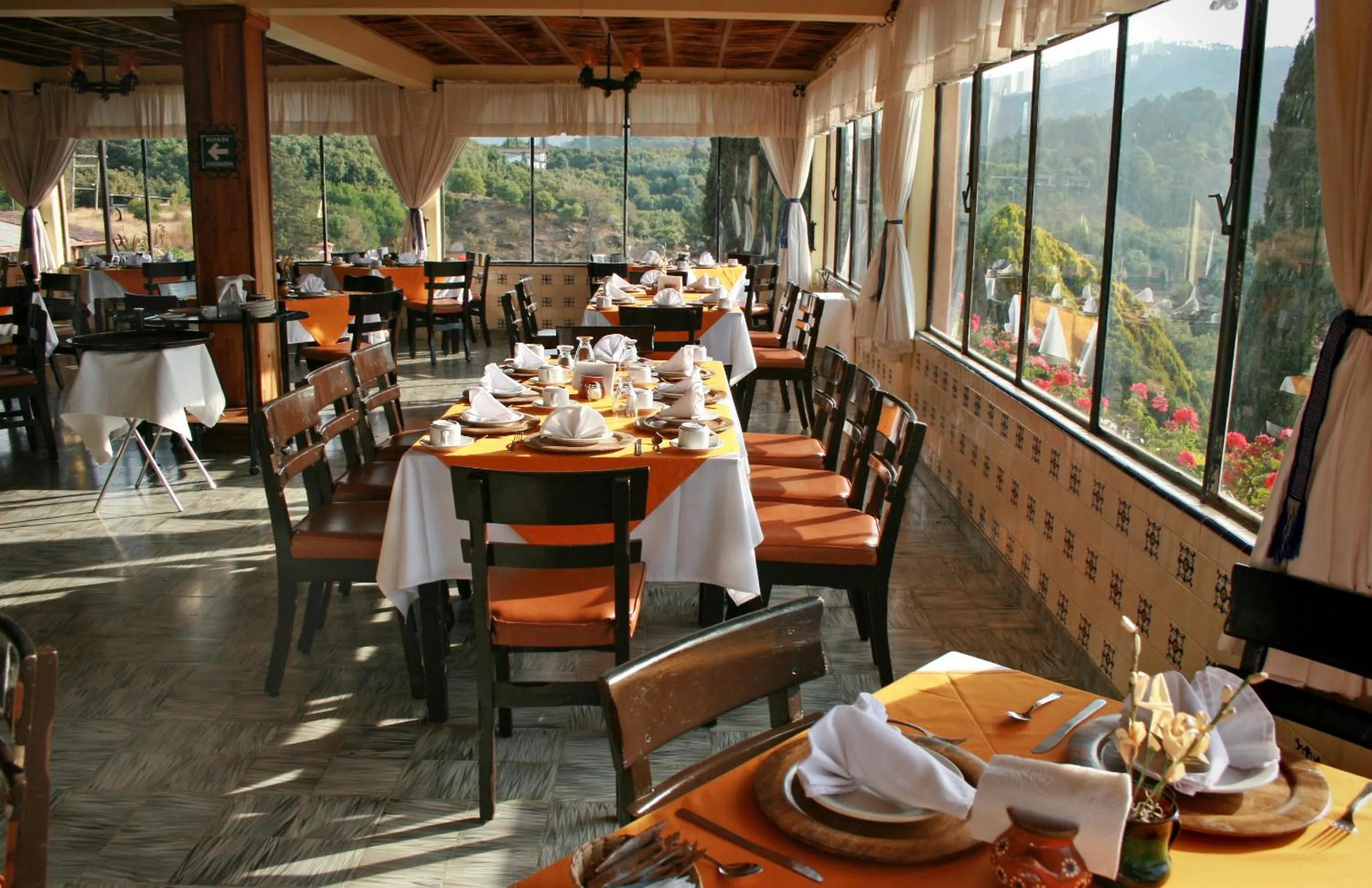 Restaurant/places to eat in Hotel Pie de la Sierra