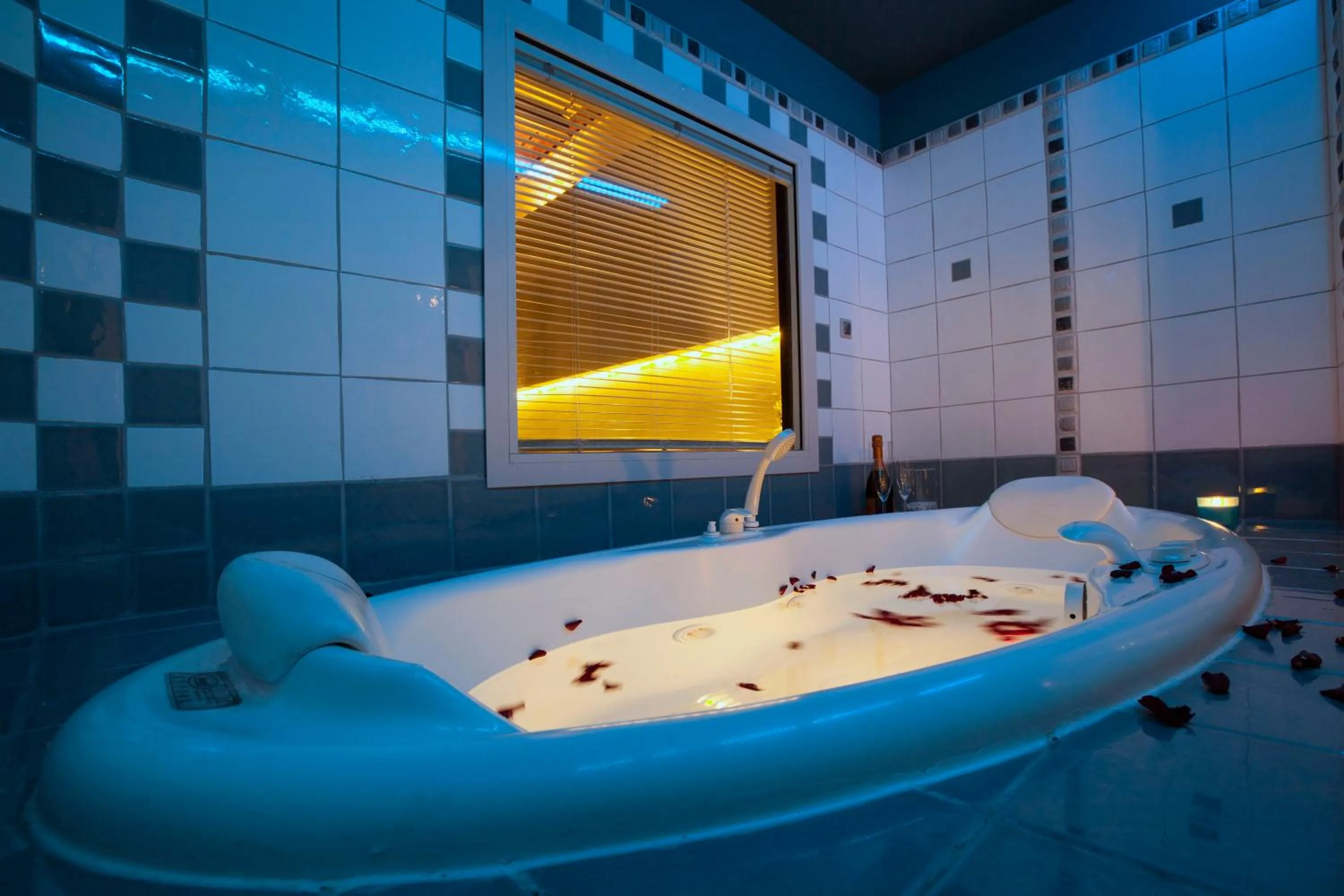 Hot Tub in Delle Grotte Apartment