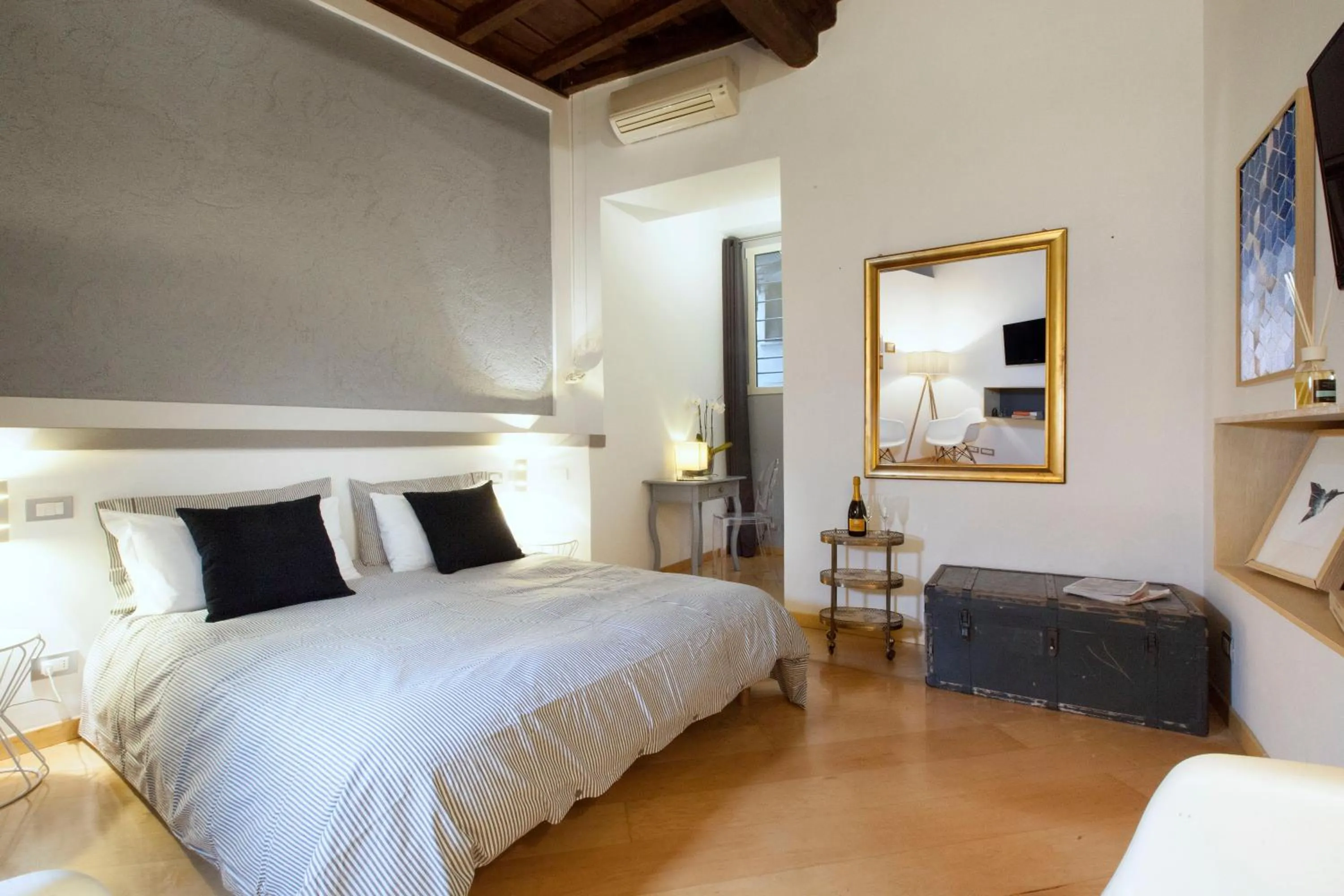 Bedroom, Bed in Delle Grotte Apartment