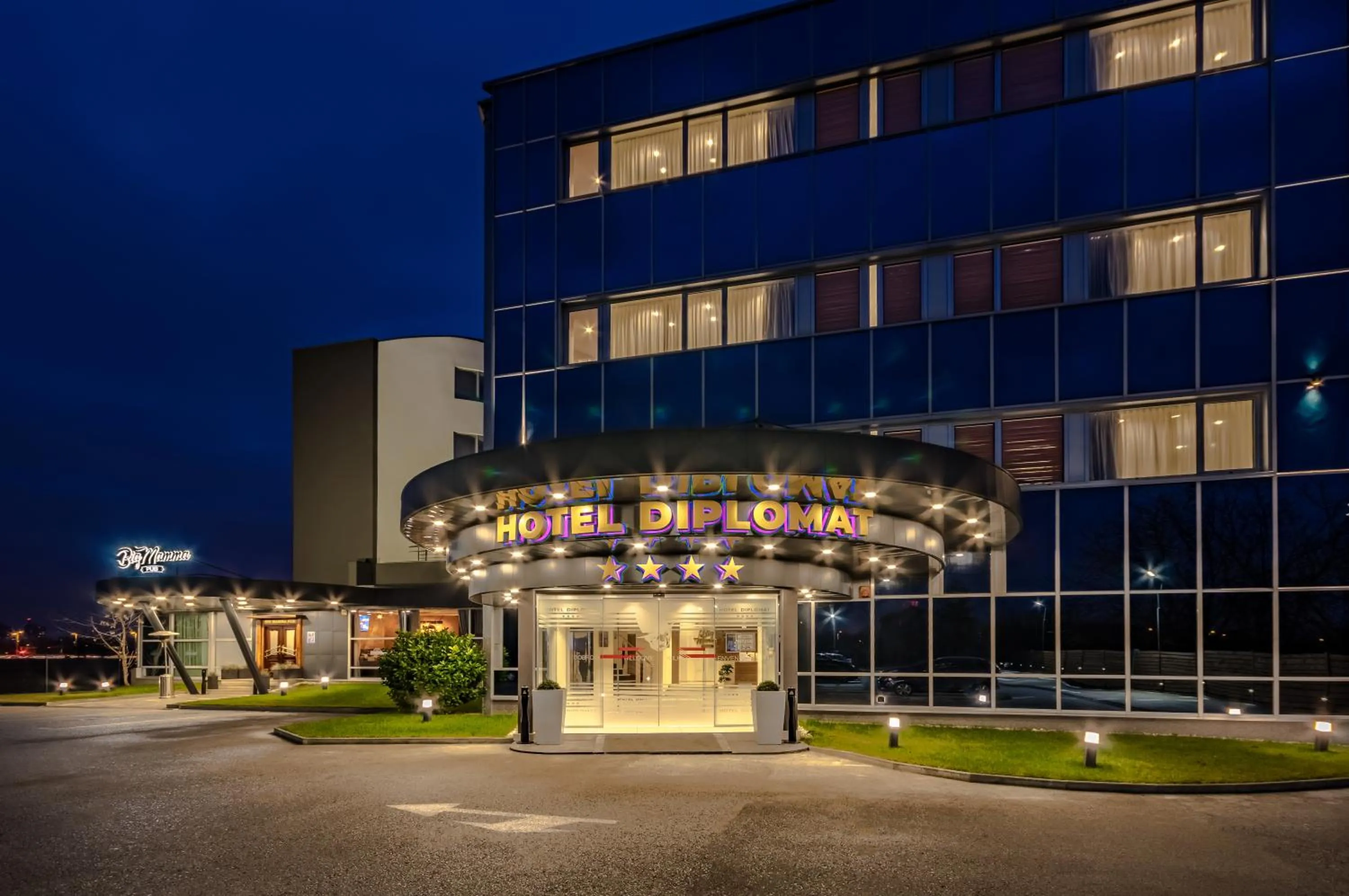 Property building in Hotel Diplomat