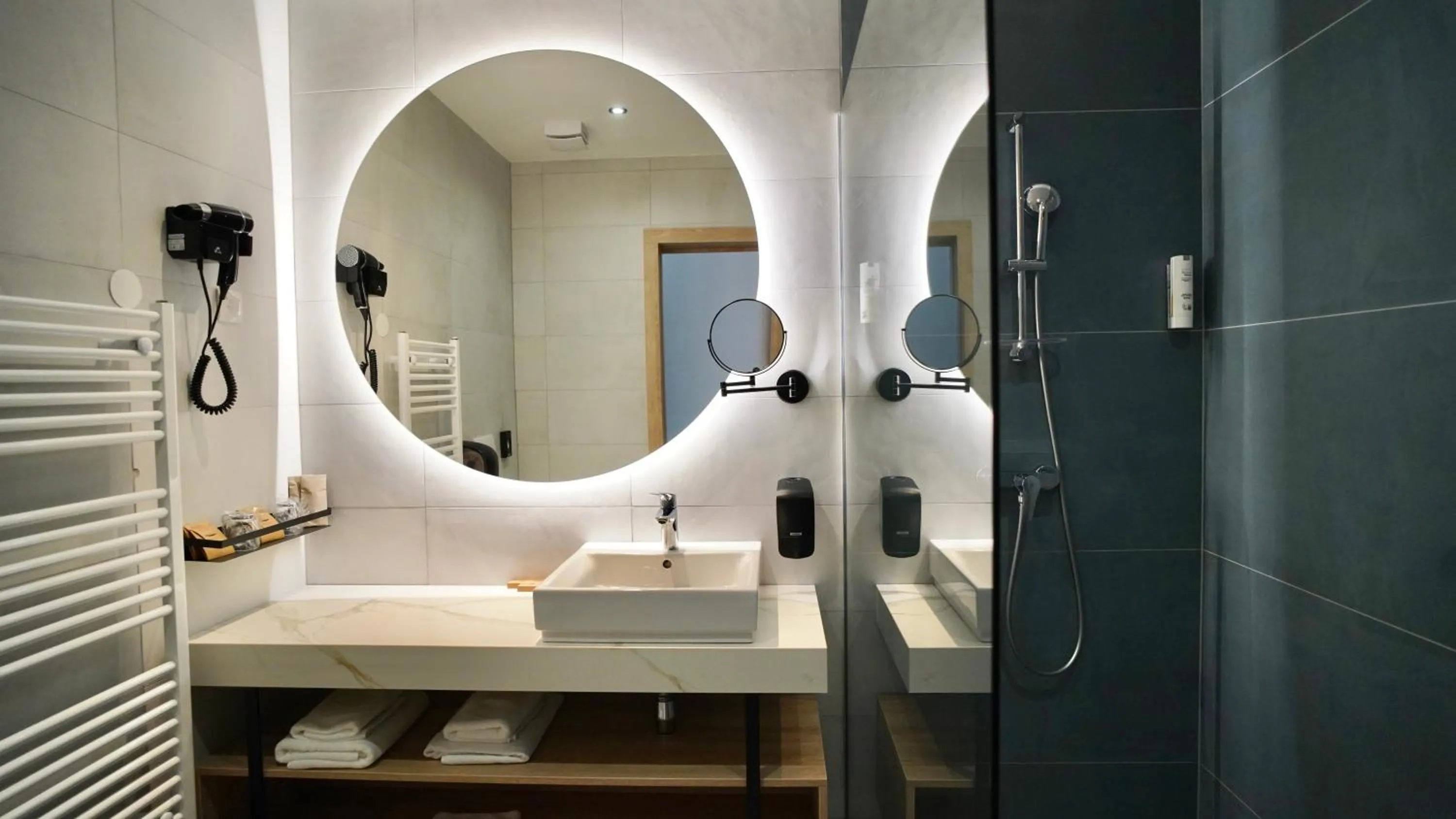 Bathroom in Hotel Diplomat
