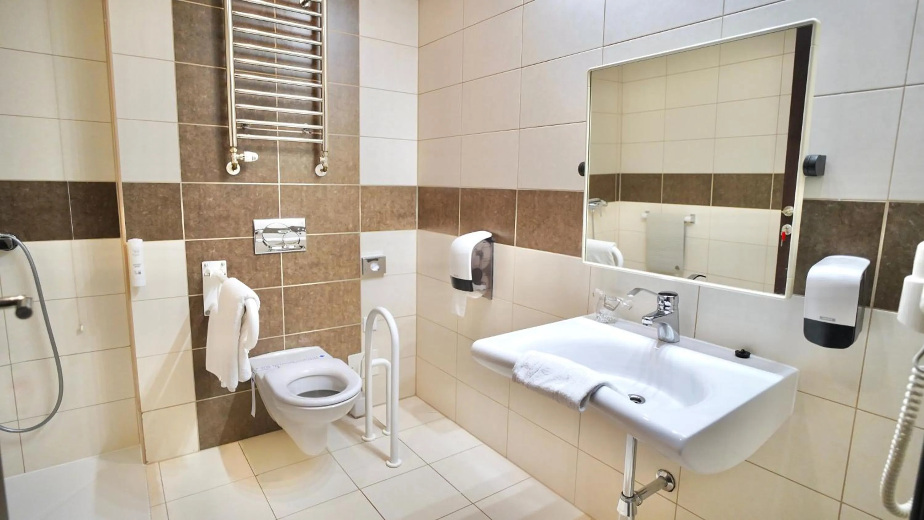 Shower in Hotel Diplomat