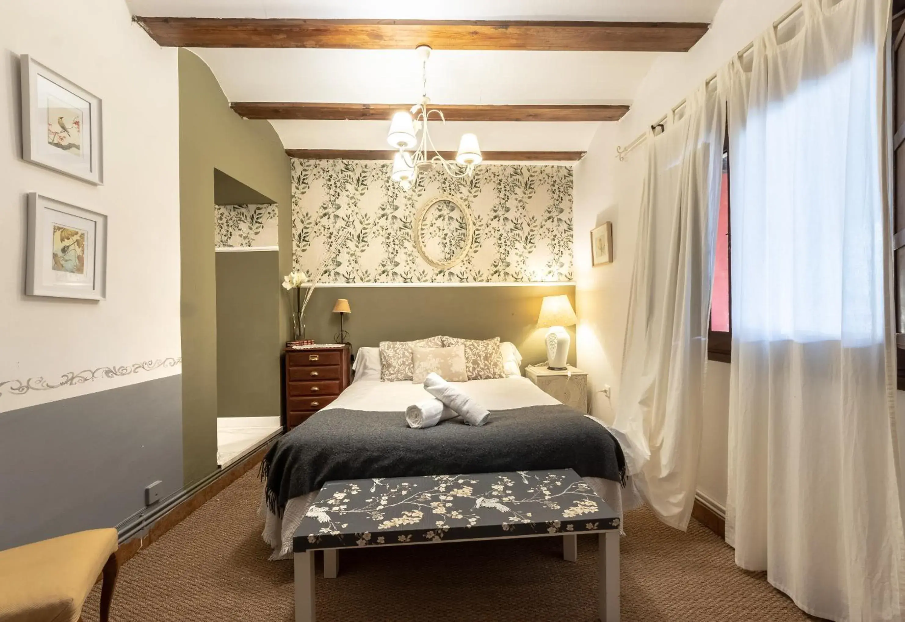 Double Room with Private Bathroom - single occupancy in Peregrinando, pensión con encanto Double Room with Private Bathroom - single occupancy in Peregrinando, pensión con encanto