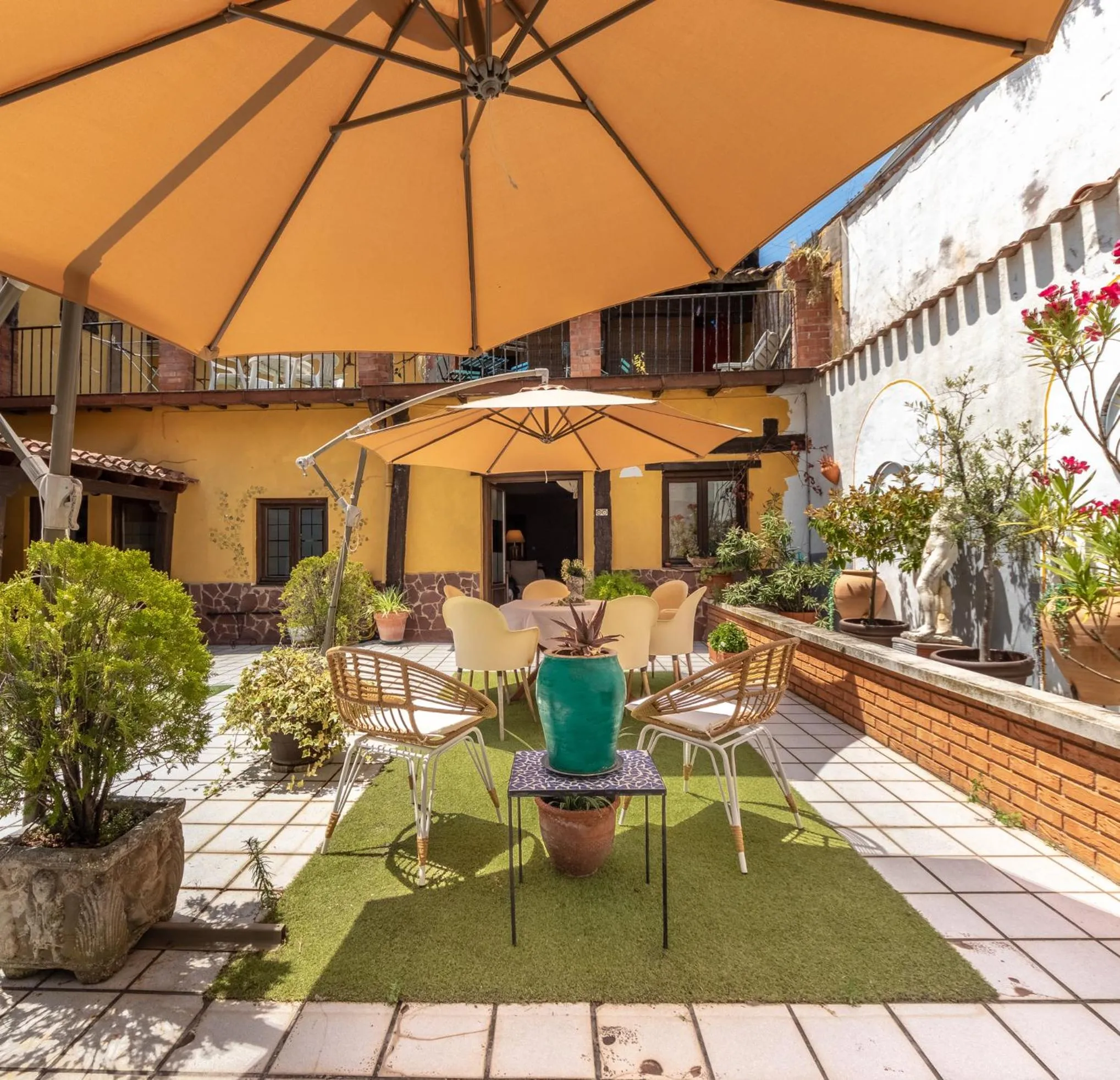 Patio in Peregrinando, pensión con encanto