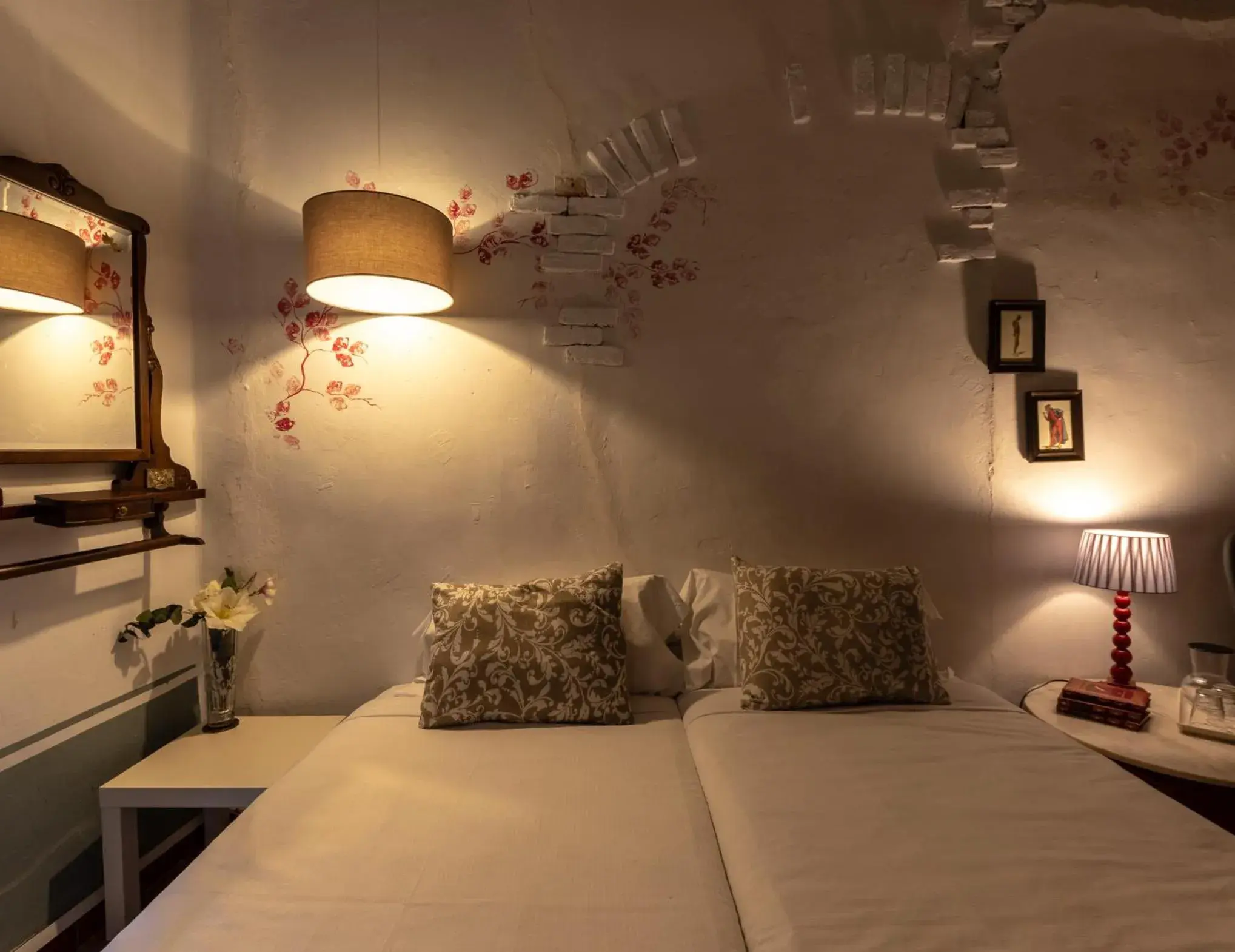 Twin Room with Shared Bathroom - single occupancy in Peregrinando, pensión con encanto Twin Room with Shared Bathroom - single occupancy in Peregrinando, pensión con encanto