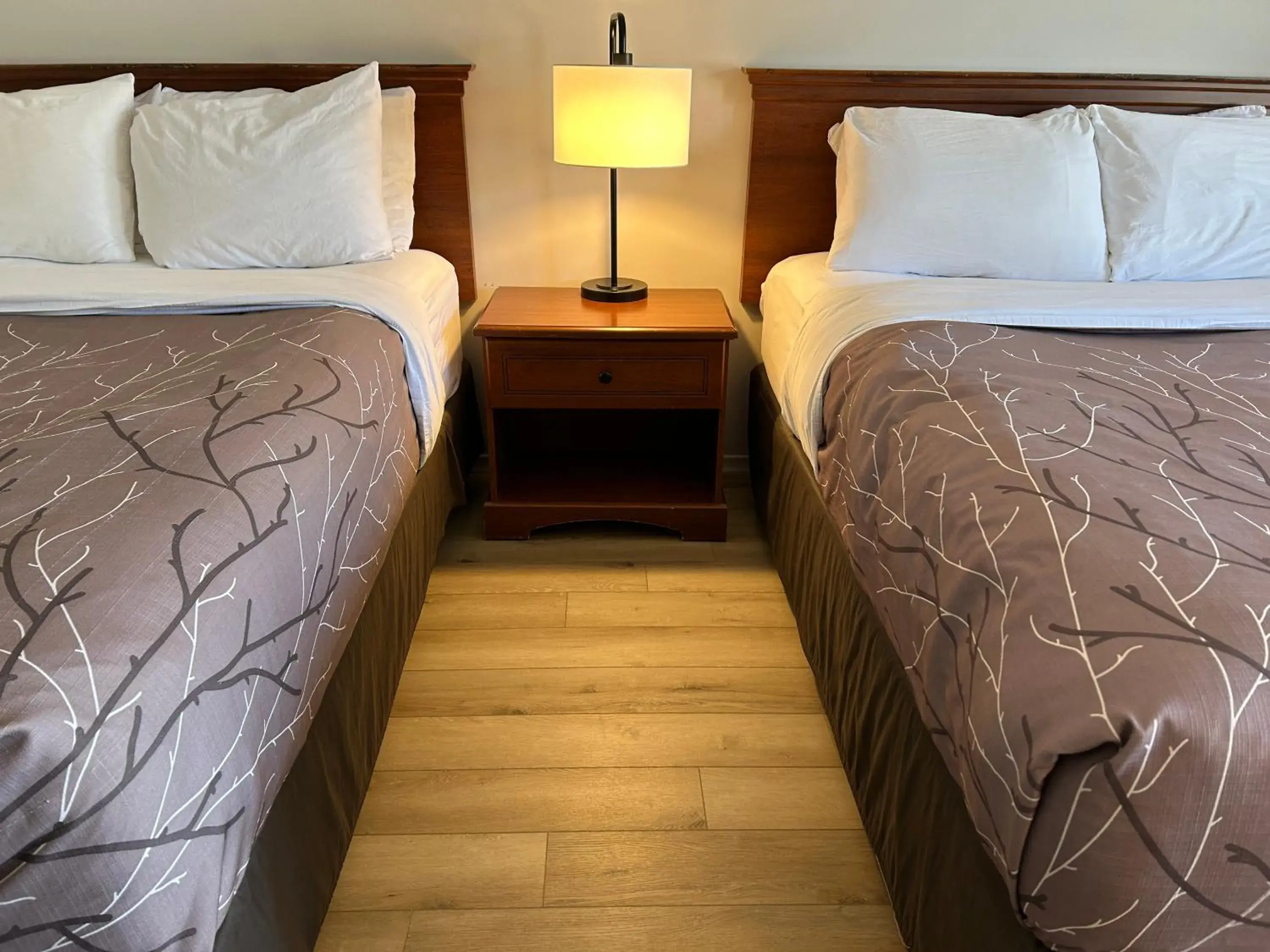 Bedroom, Bed in Rideau Heights Inn Bedroom, Bed in Rideau Heights Inn