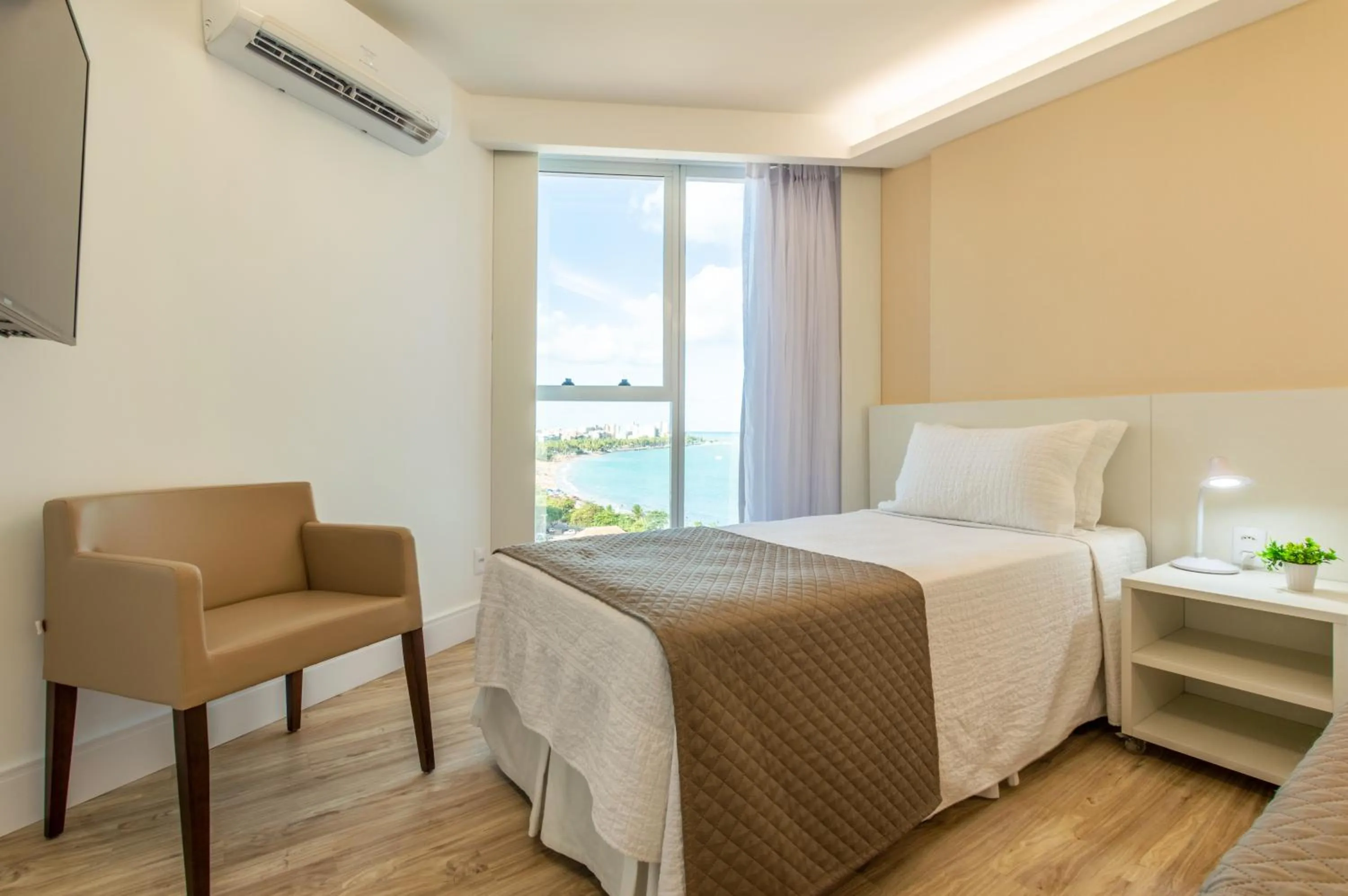 Bedroom, Bed in Hotel Brisa Suítes Pajuçara