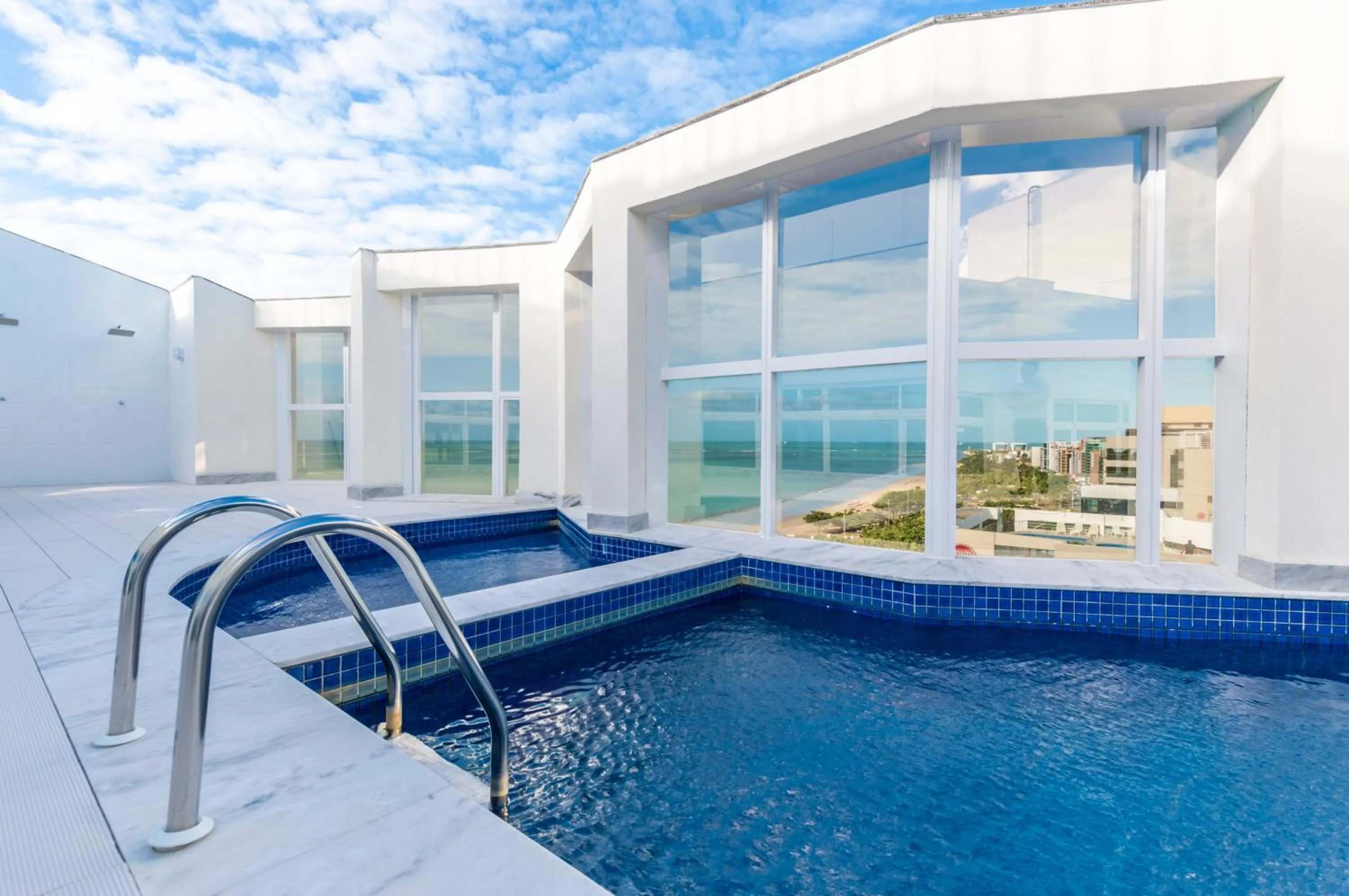 Swimming pool in Hotel Brisa Suítes Pajuçara
