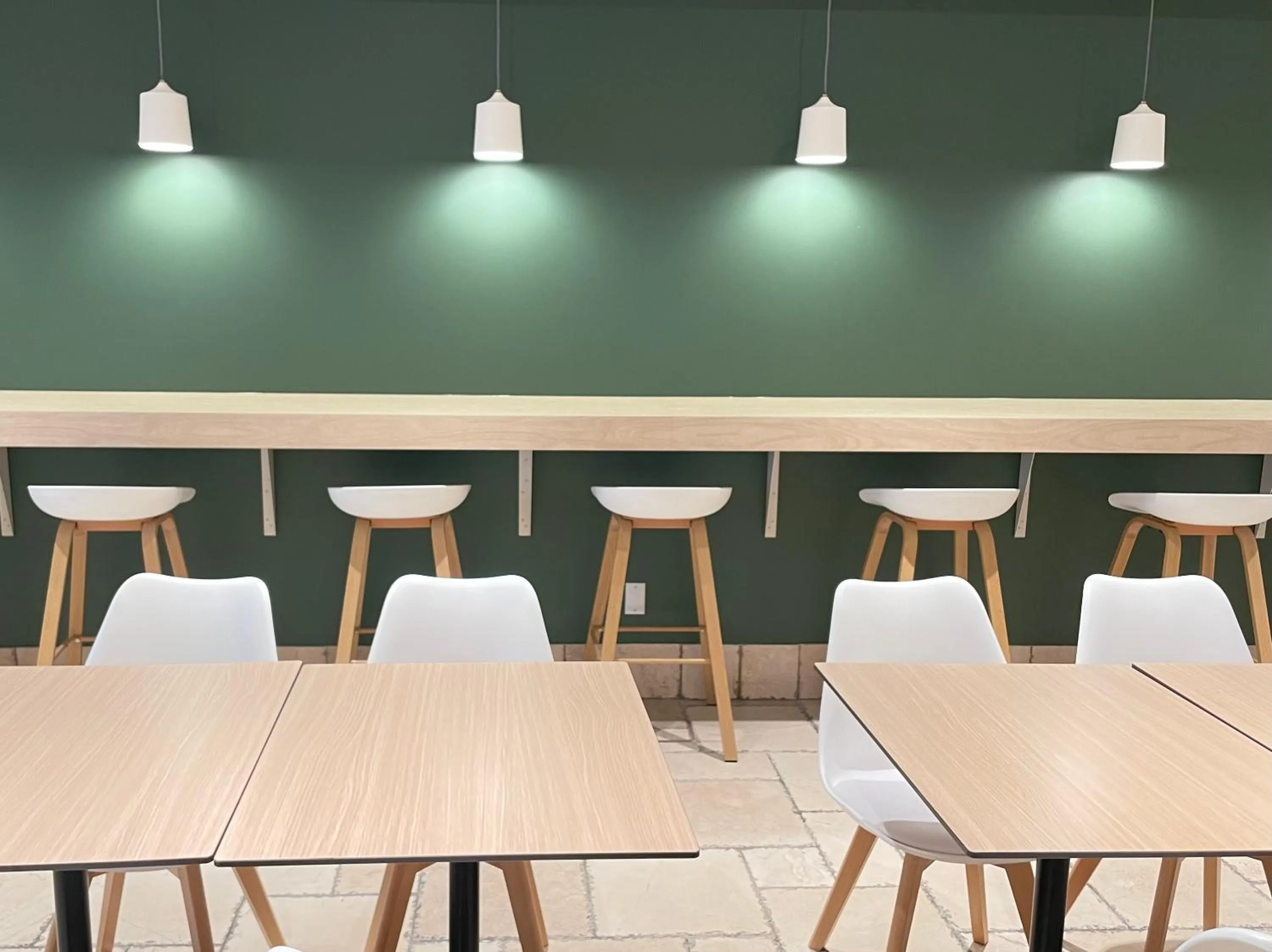 Dining area in Hotel Brossard