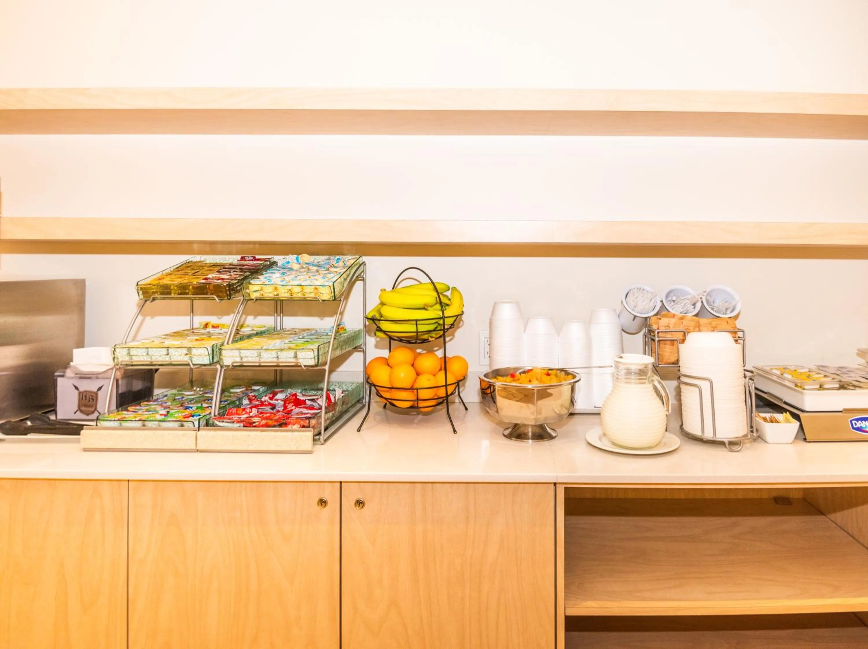 Breakfast in Hotel Brossard