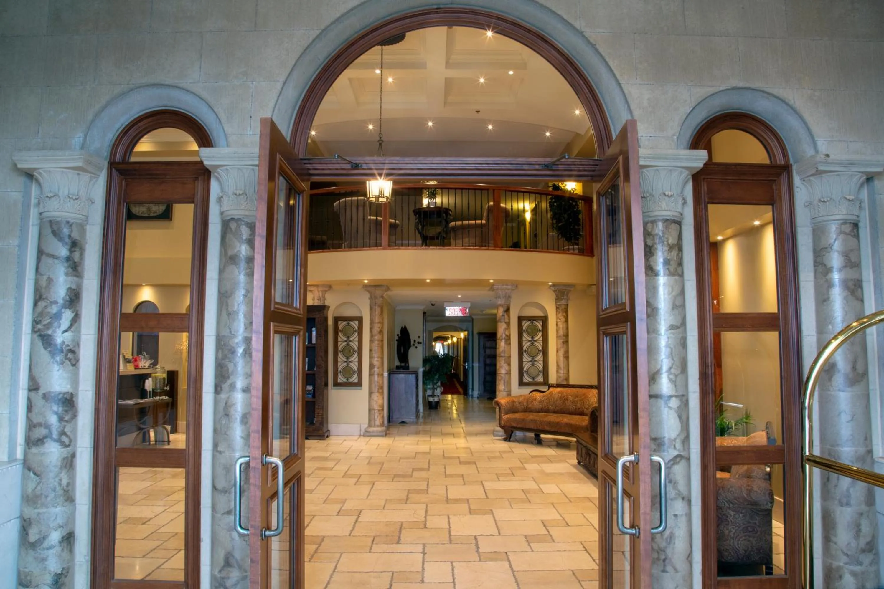 Facade/entrance in Hotel Brossard