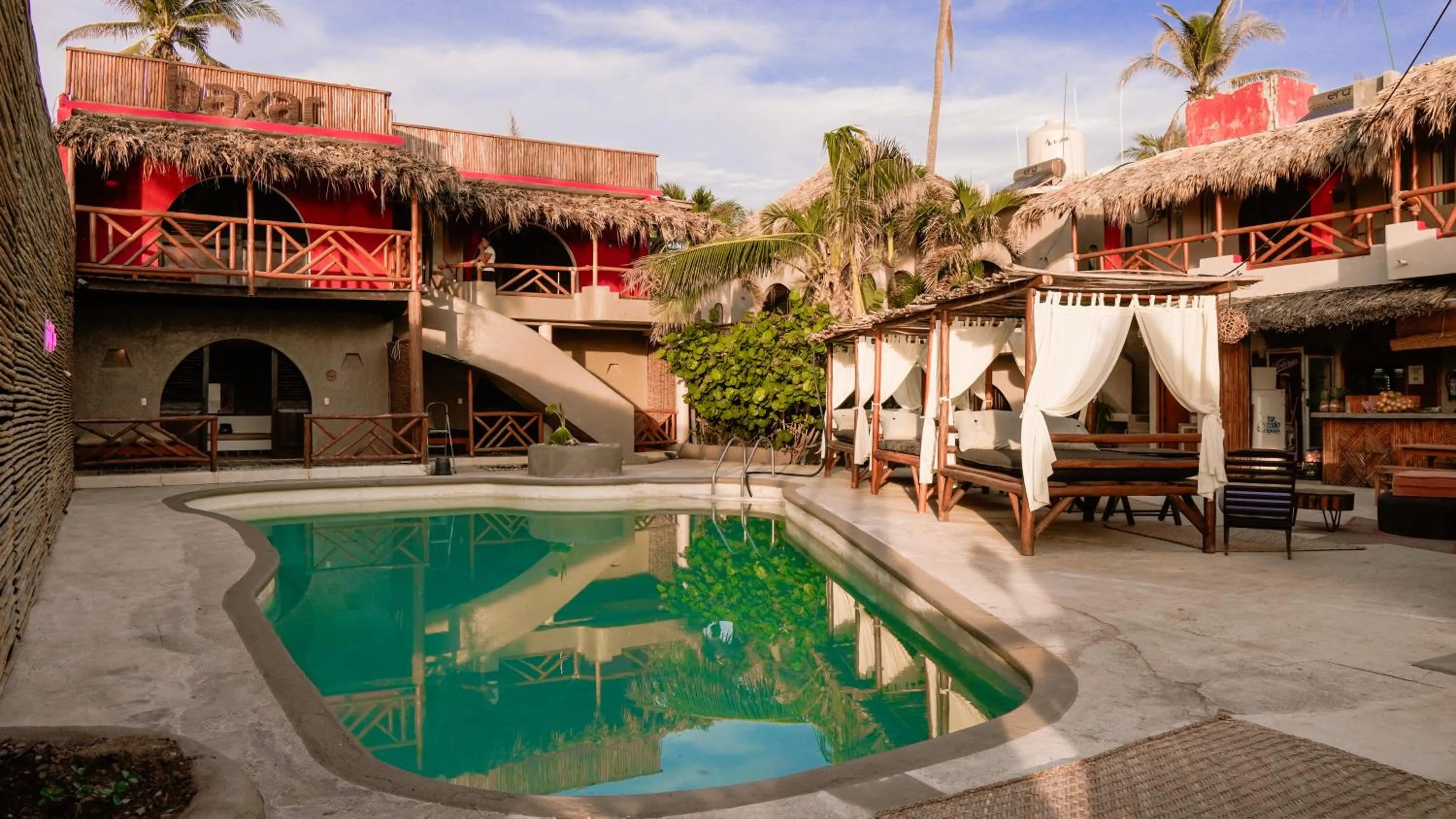 Swimming pool in Baxar