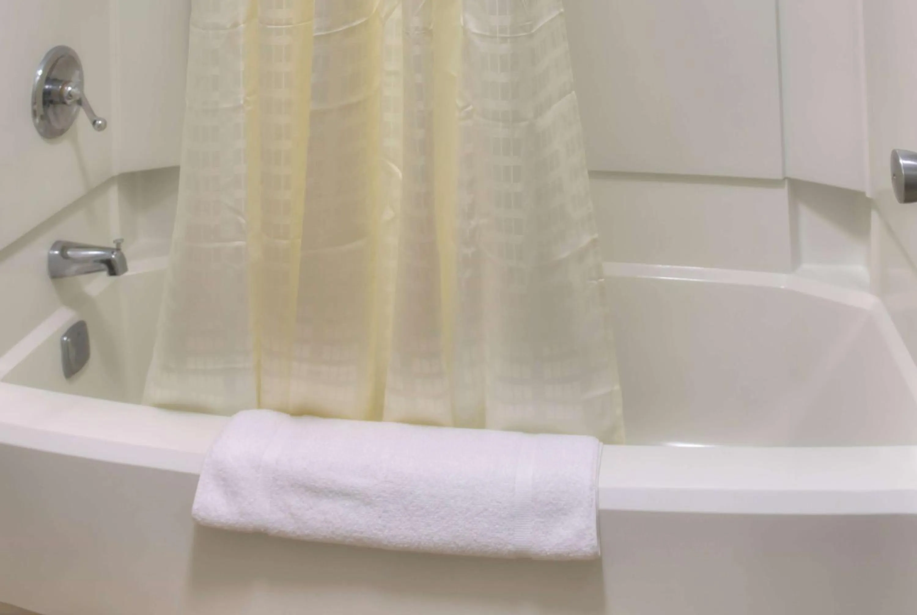 TV and multimedia in Days Inn by Wyndham Harriman