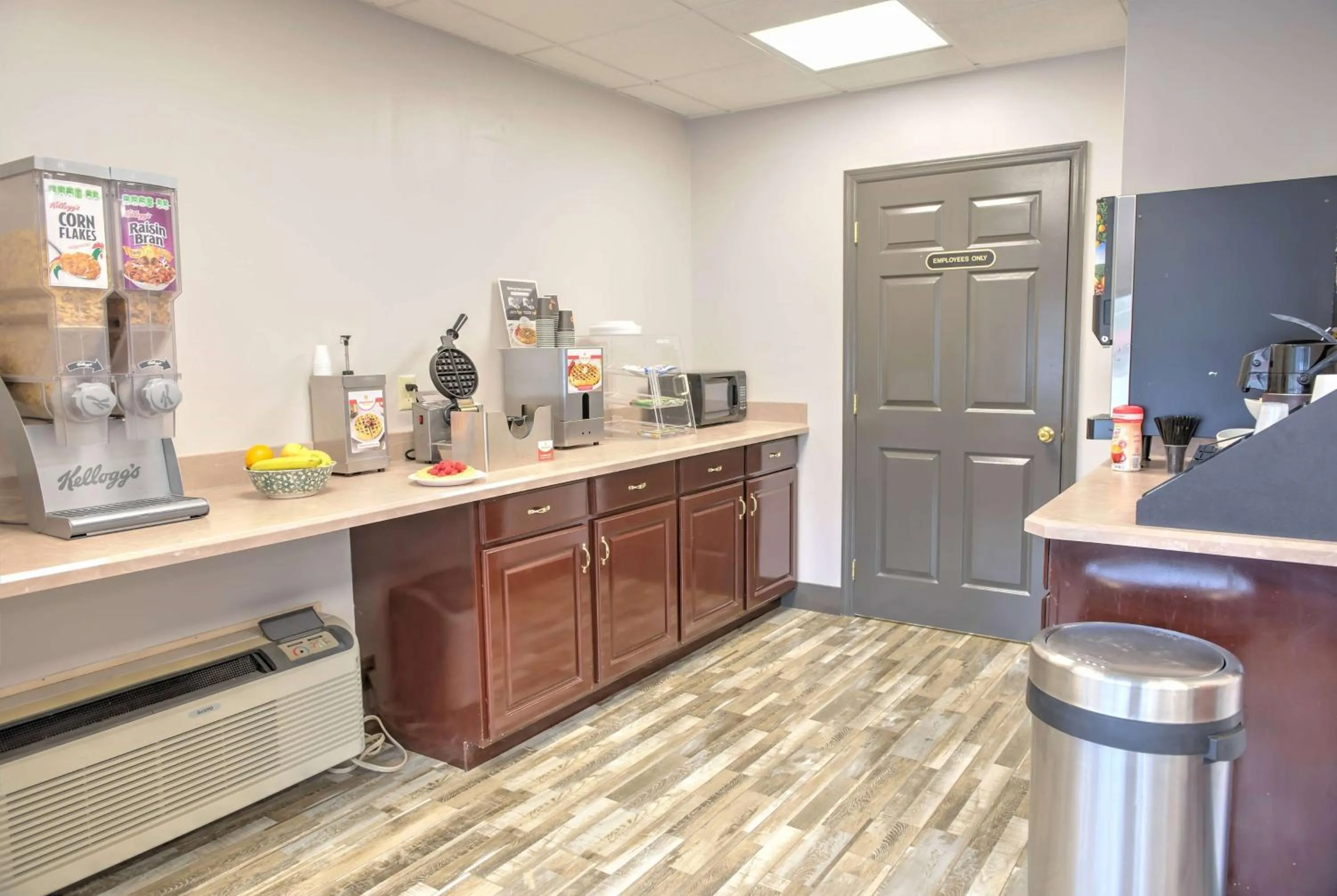 Property building in Days Inn by Wyndham Harriman