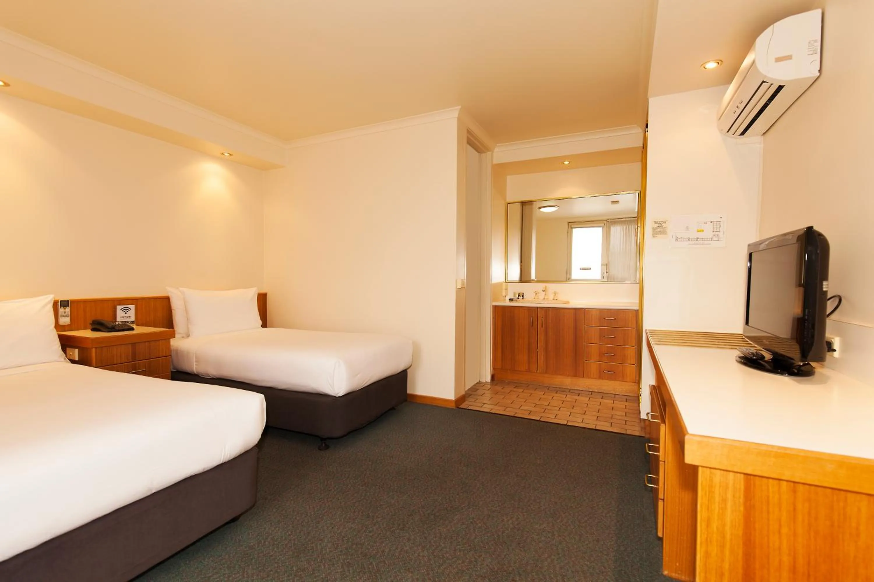 Bedroom, Bed in Echuca Nirebo Motel