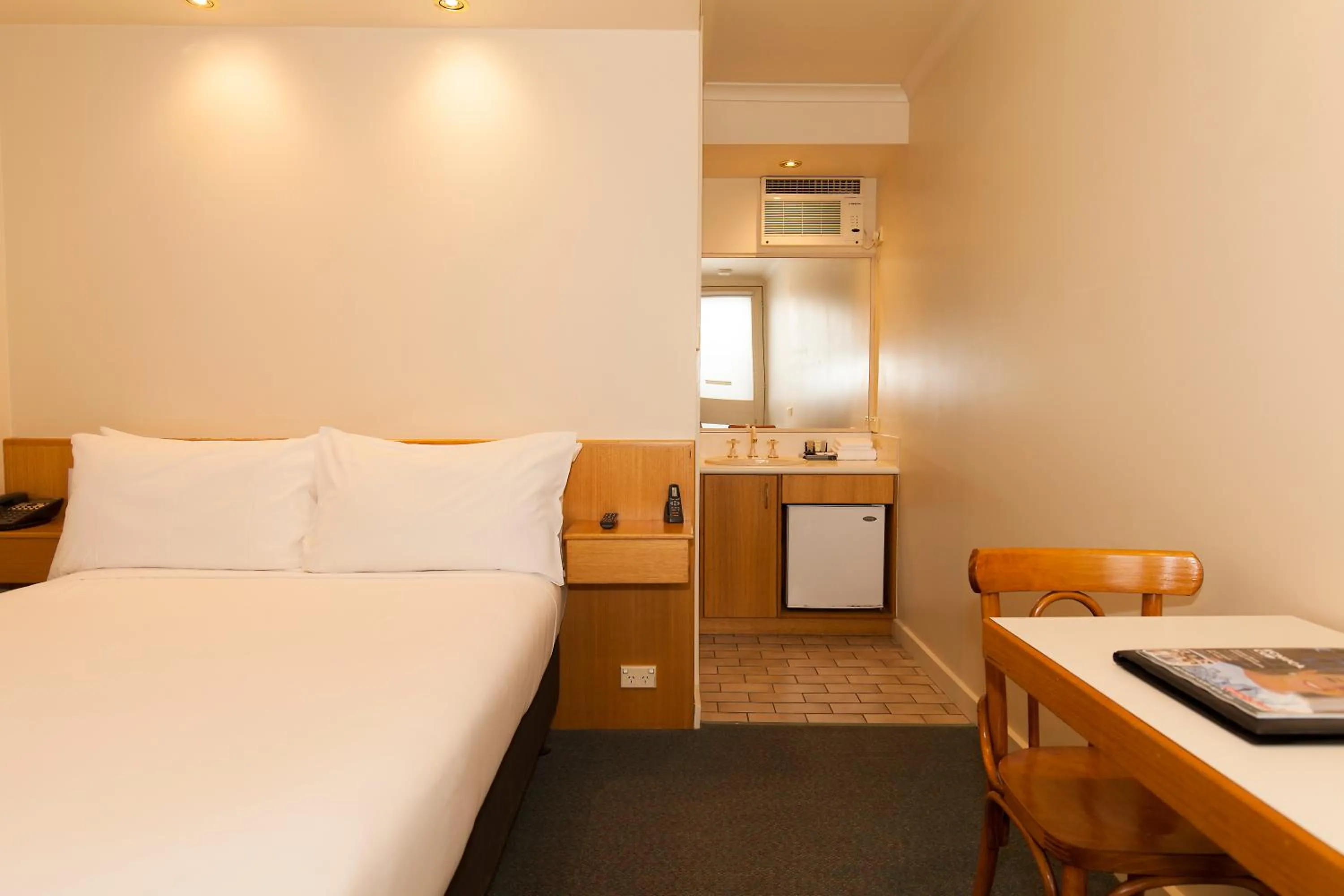 Photo of the whole room, Bed in Echuca Nirebo Motel