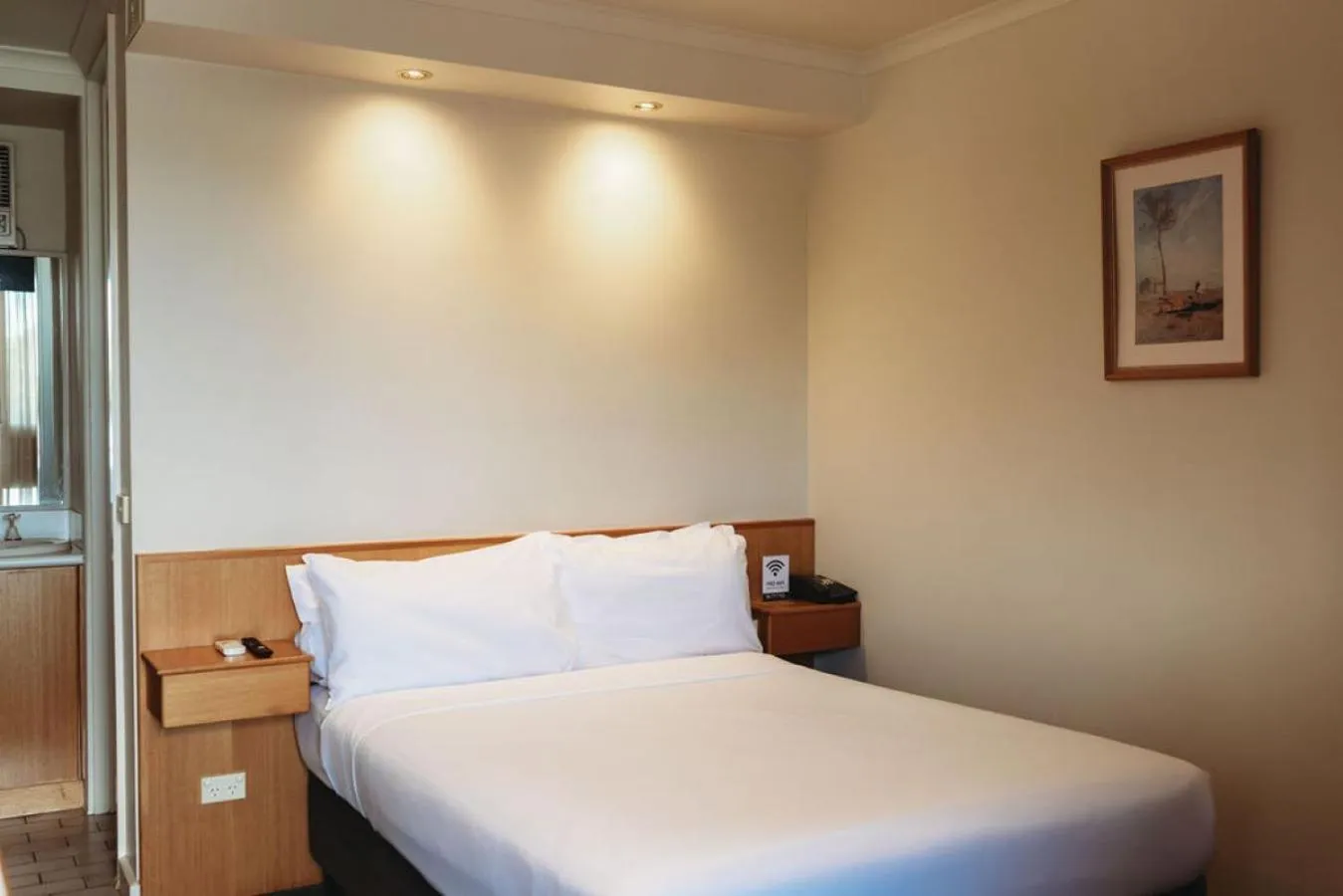 Bedroom, Bed in Echuca Nirebo Motel