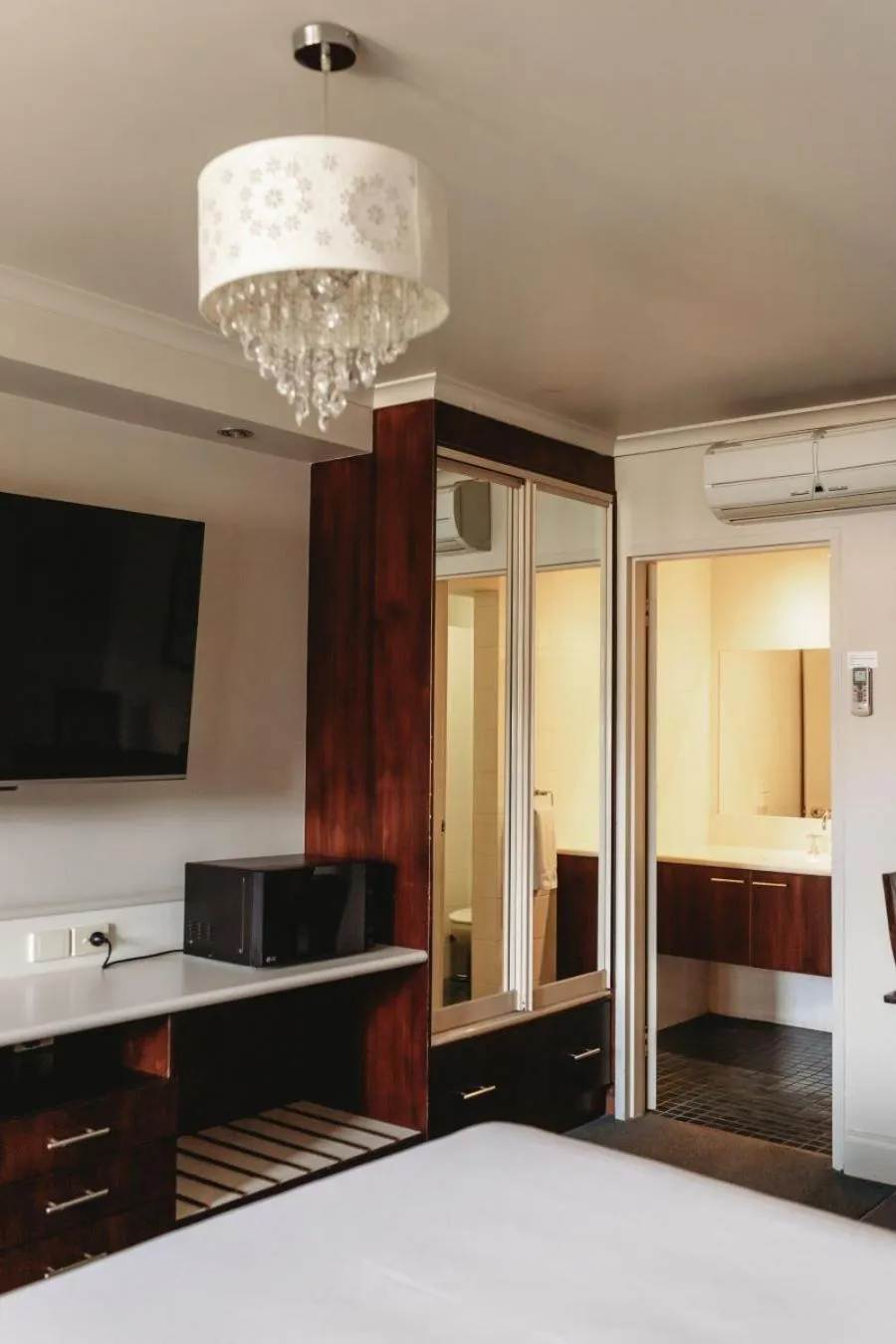 Bedroom, Bed in Echuca Nirebo Motel