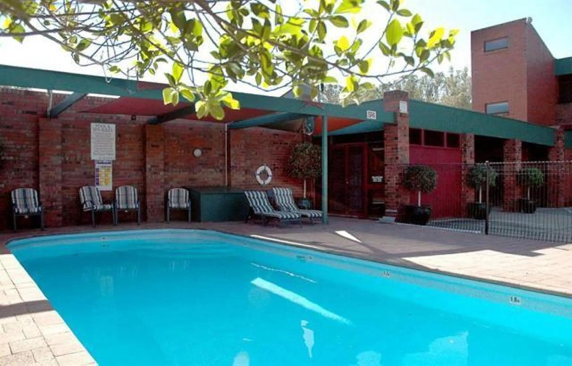 Swimming pool in Echuca Nirebo Motel