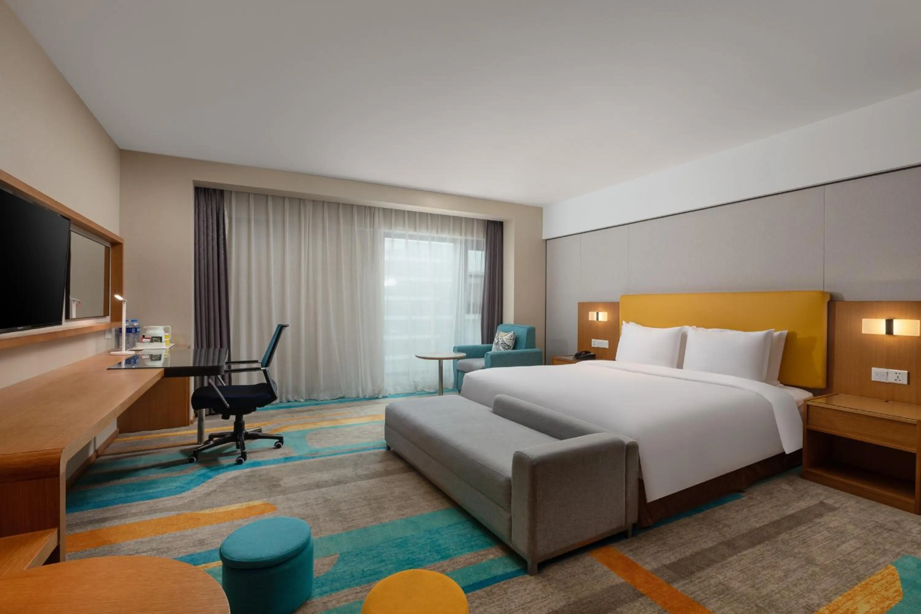 Photo of the whole room, Bed in Holiday Inn Express Xi'an Qujiang South by IHG