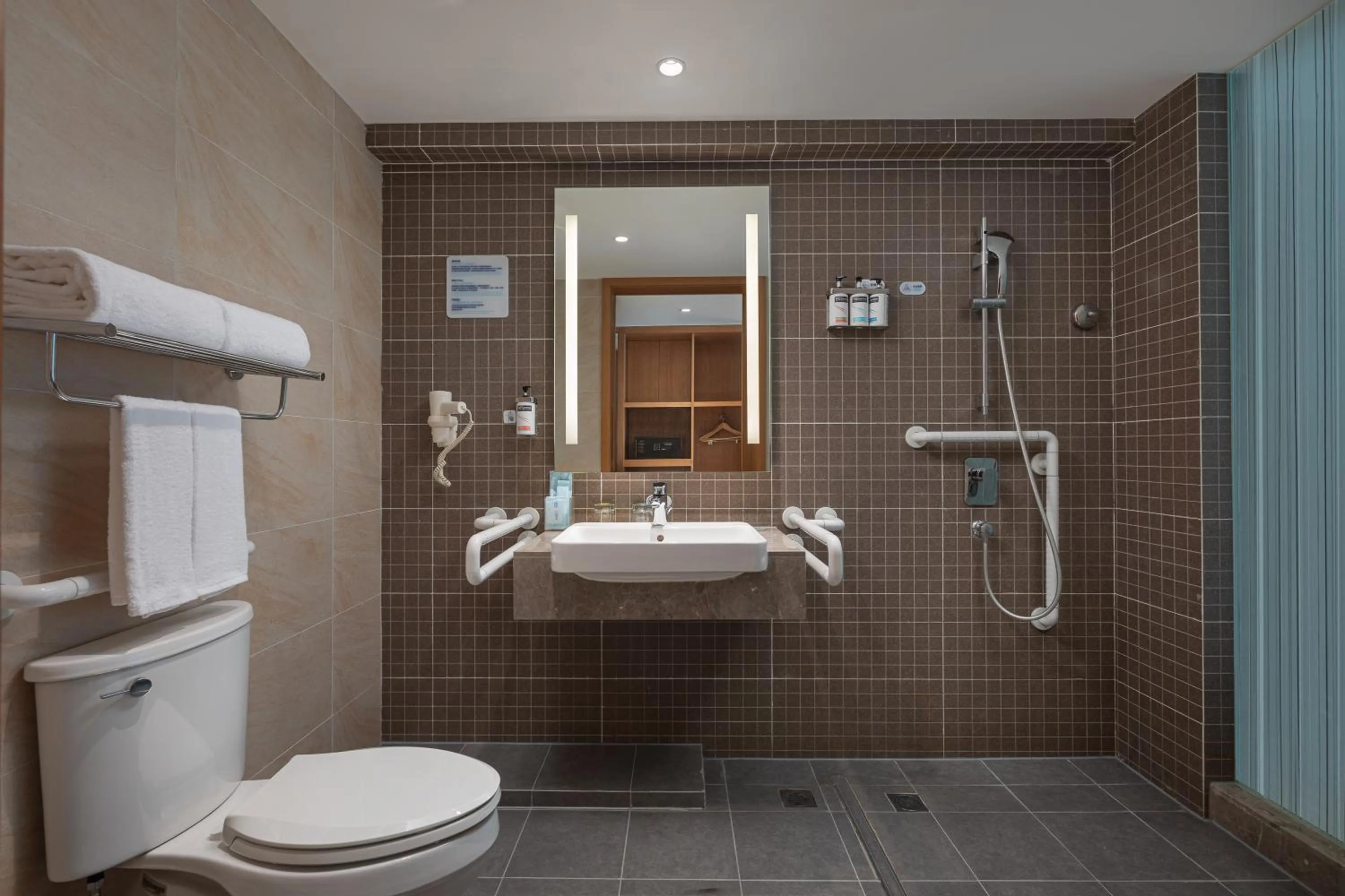 Toilet in Holiday Inn Express Xi'an Qujiang South by IHG