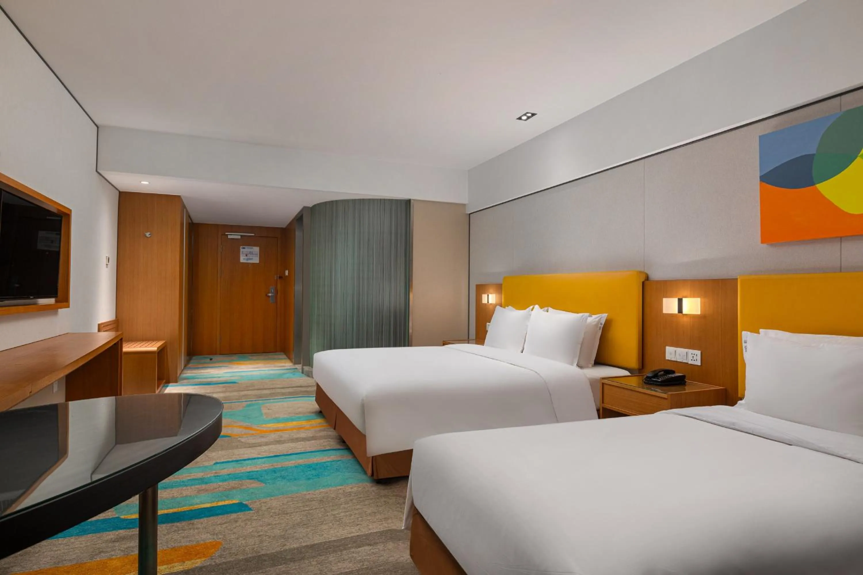 Photo of the whole room, Bed in Holiday Inn Express Xi'an Qujiang South by IHG