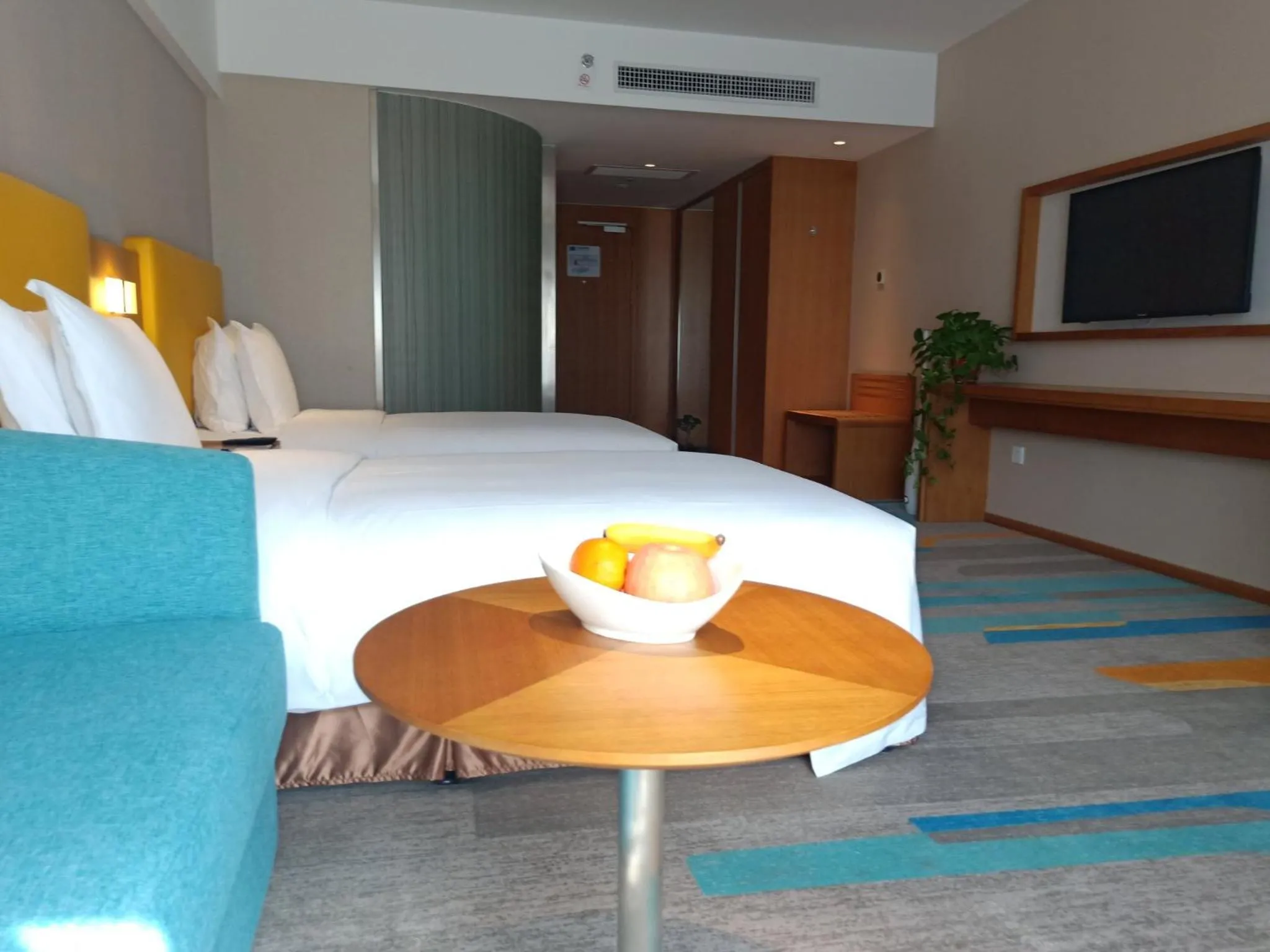 Photo of the whole room, Bed in Holiday Inn Express Xi'an Qujiang South by IHG
